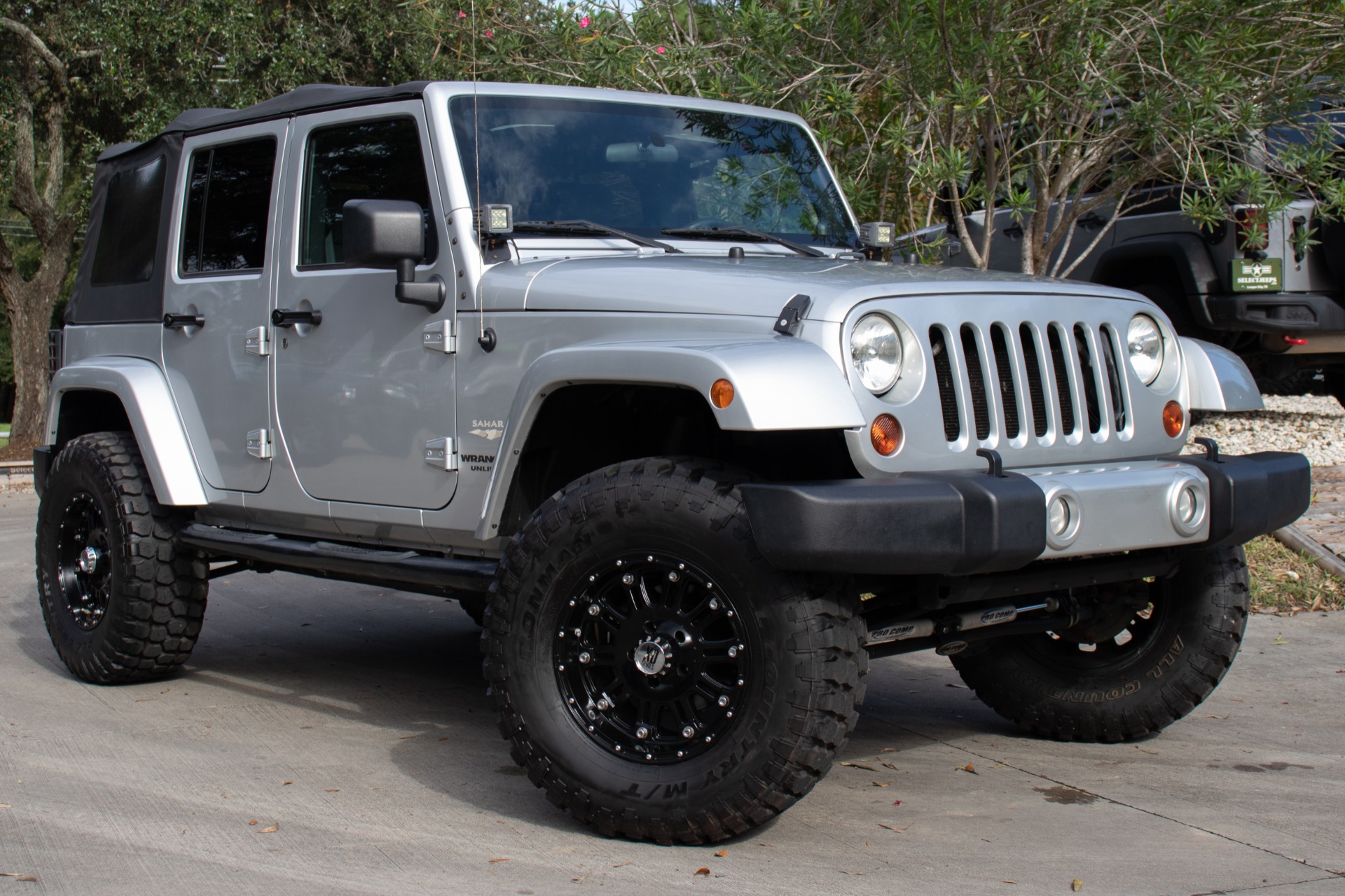 Used-2010-Jeep-Wrangler-Unlimited-Sahara