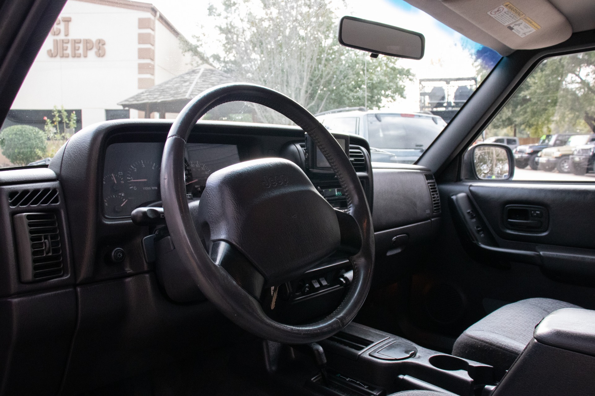 Used-2000-Jeep-Cherokee-Sport