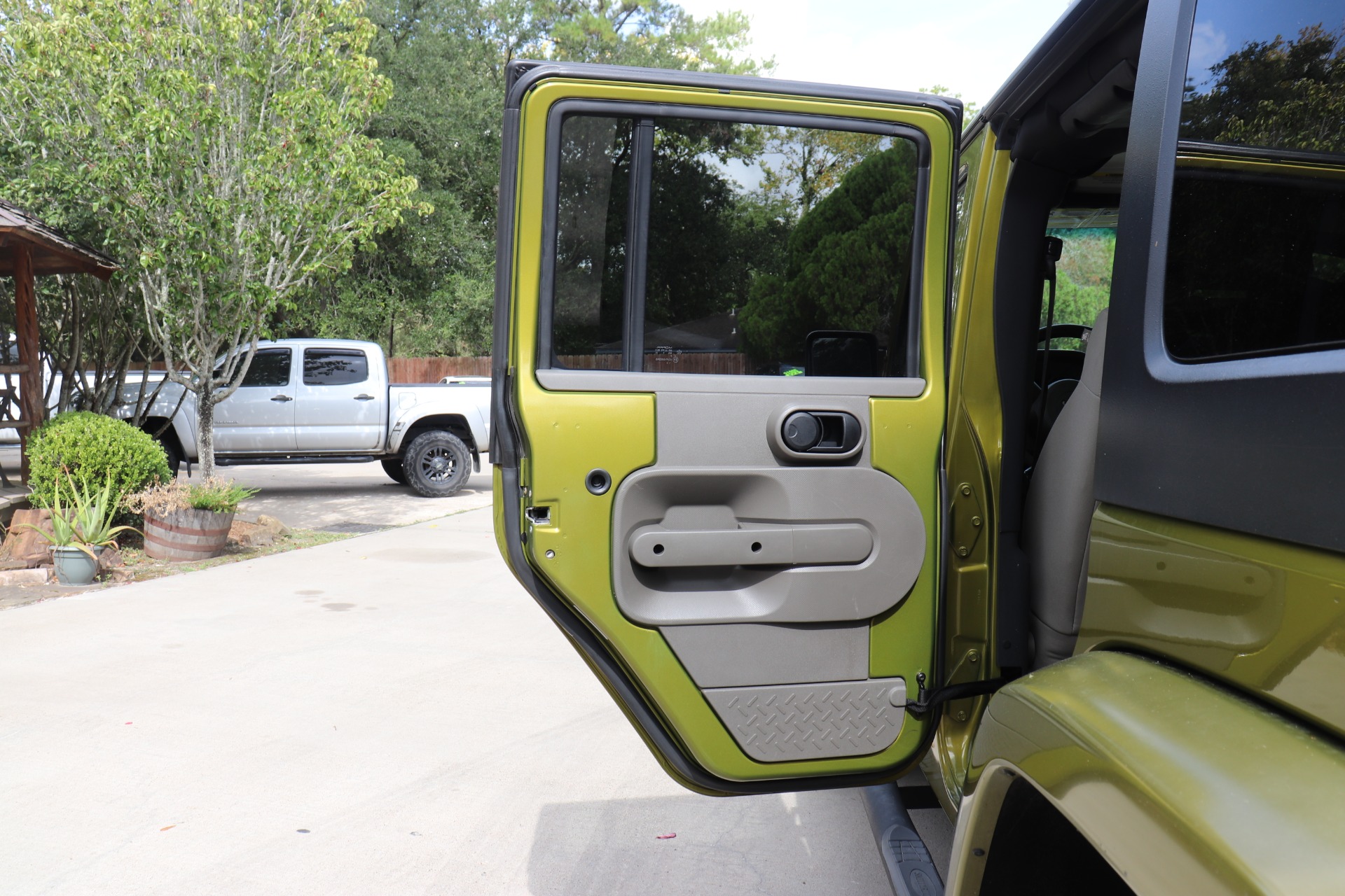 Used-2007-Jeep-Wrangler-Unlimited-Sahara