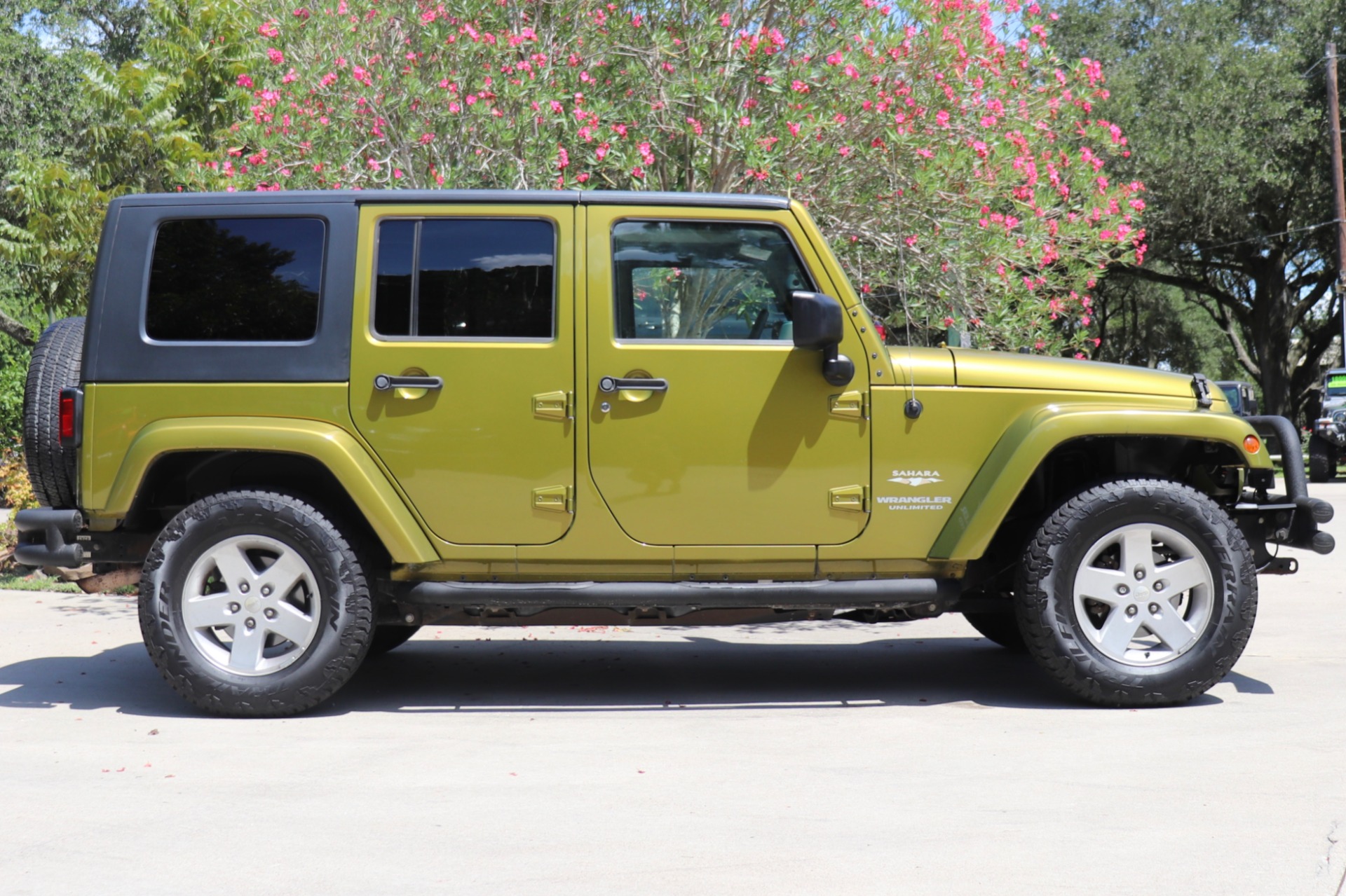 Used-2007-Jeep-Wrangler-Unlimited-Sahara