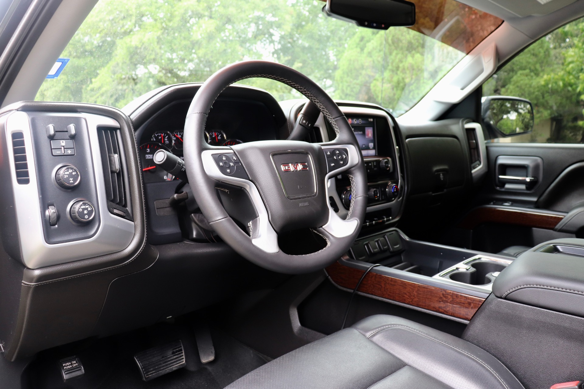 Used-2015-GMC-Sierra-1500-SLT