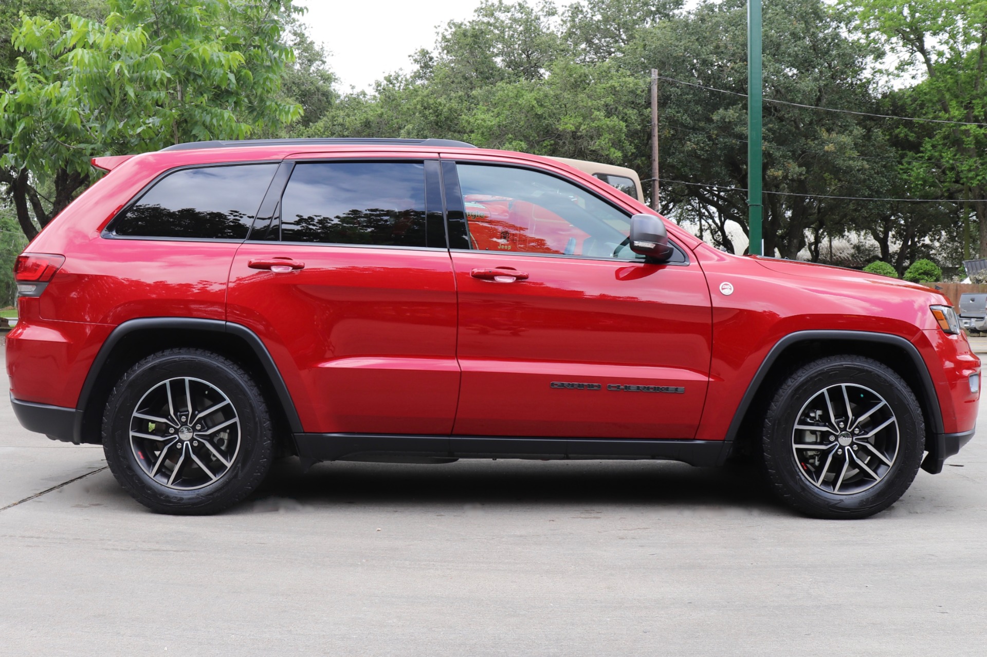 Used-2018-Jeep-Grand-Cherokee-Trailhawk