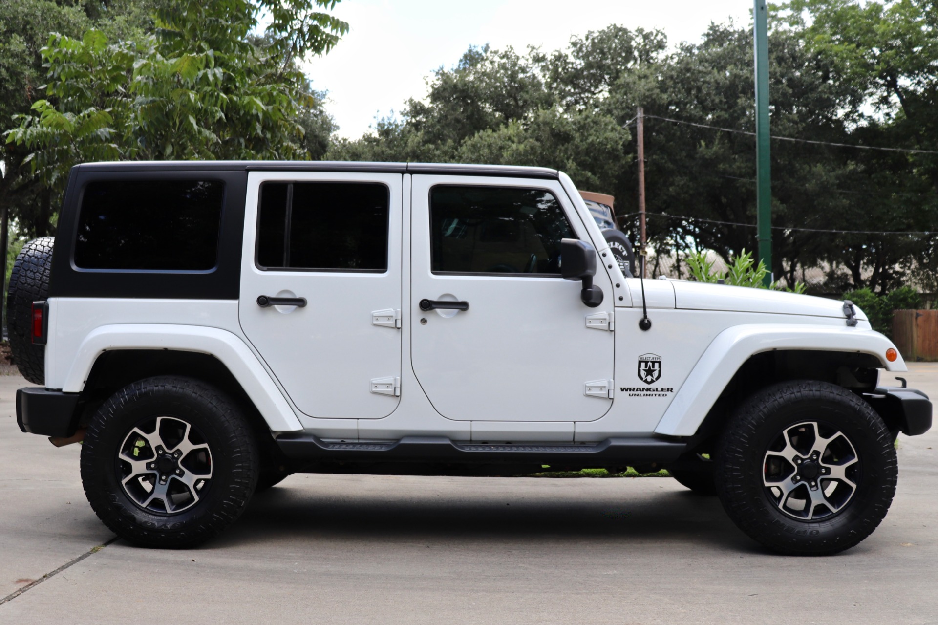 Used-2015-Jeep-Wrangler-Unlimited-Sahara