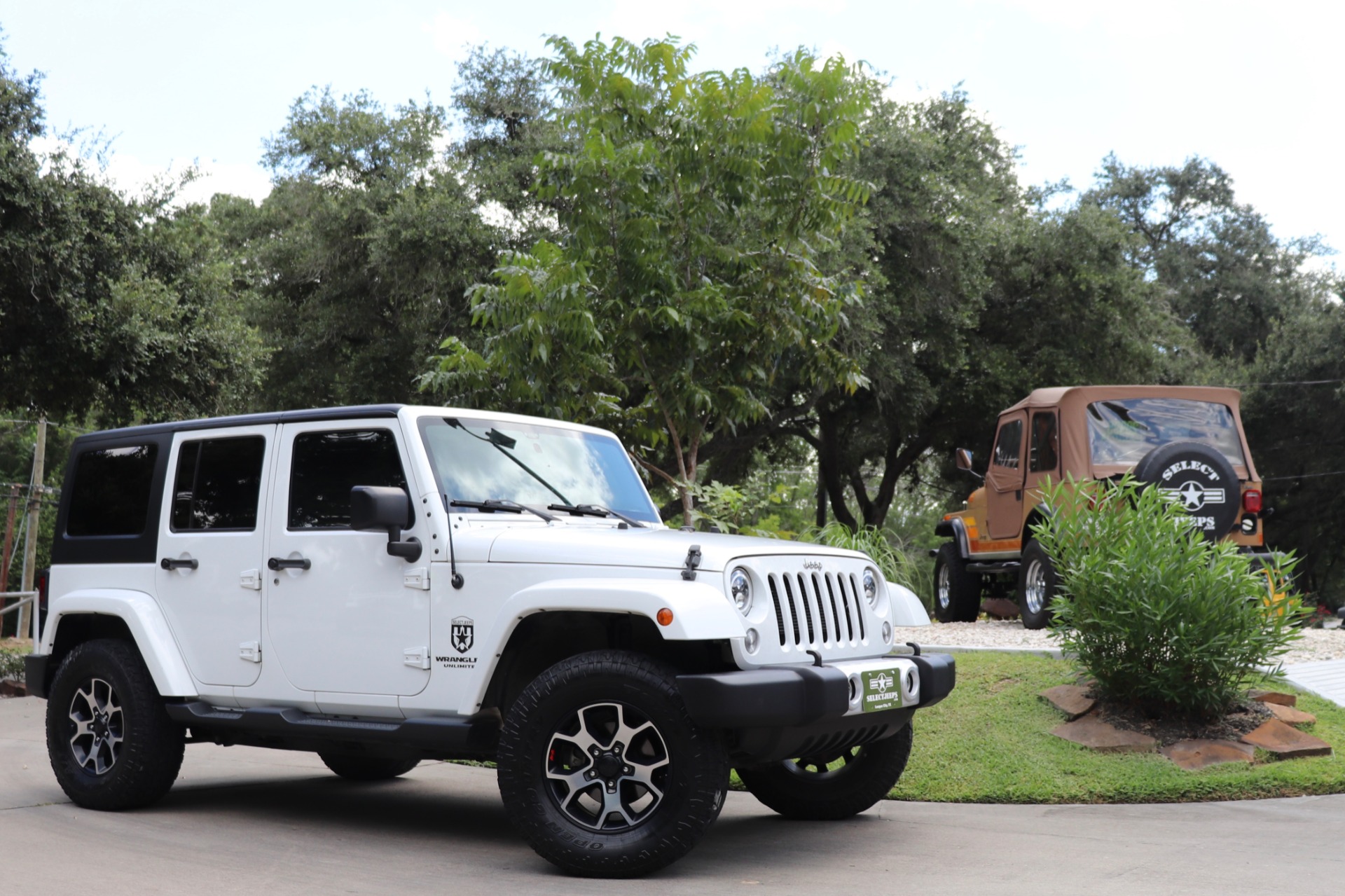 Used-2015-Jeep-Wrangler-Unlimited-Sahara