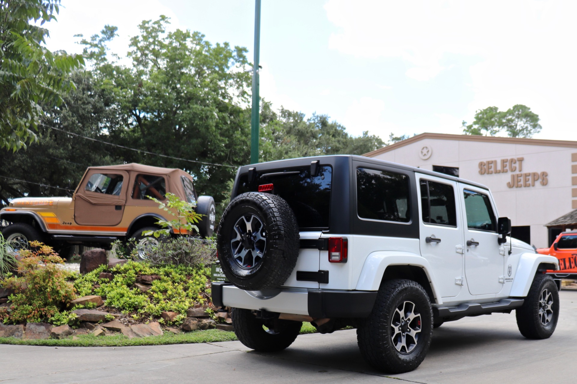 Used-2015-Jeep-Wrangler-Unlimited-Sahara