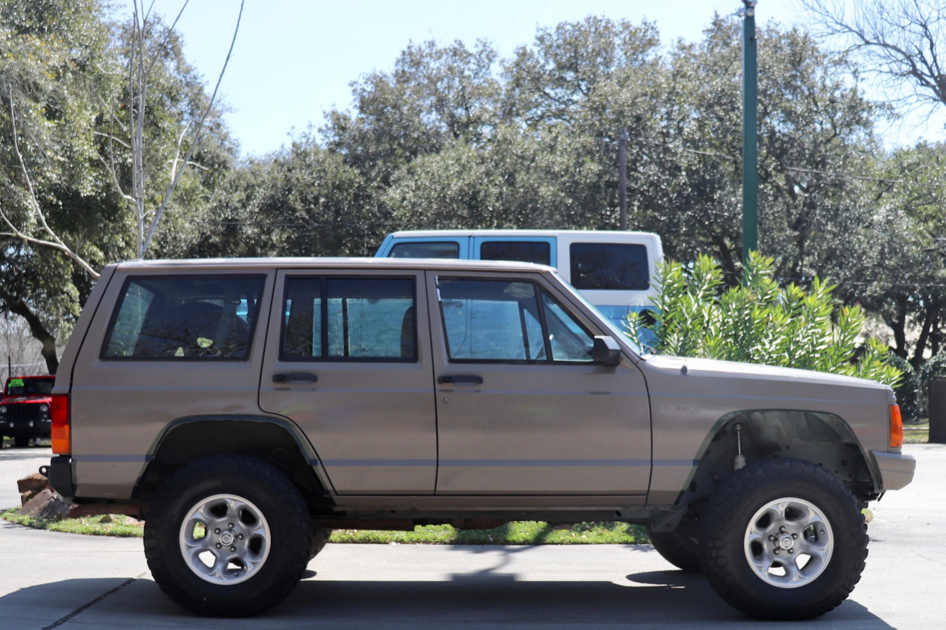 Used-1996-Jeep-Cherokee-SE