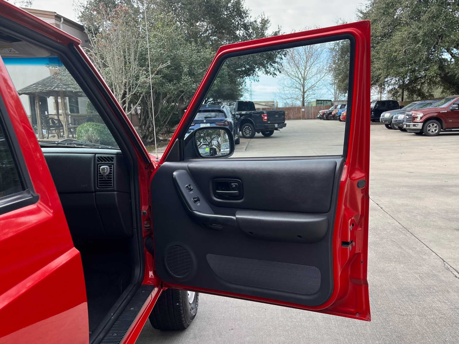 Used-2001-Jeep-Cherokee-Sport