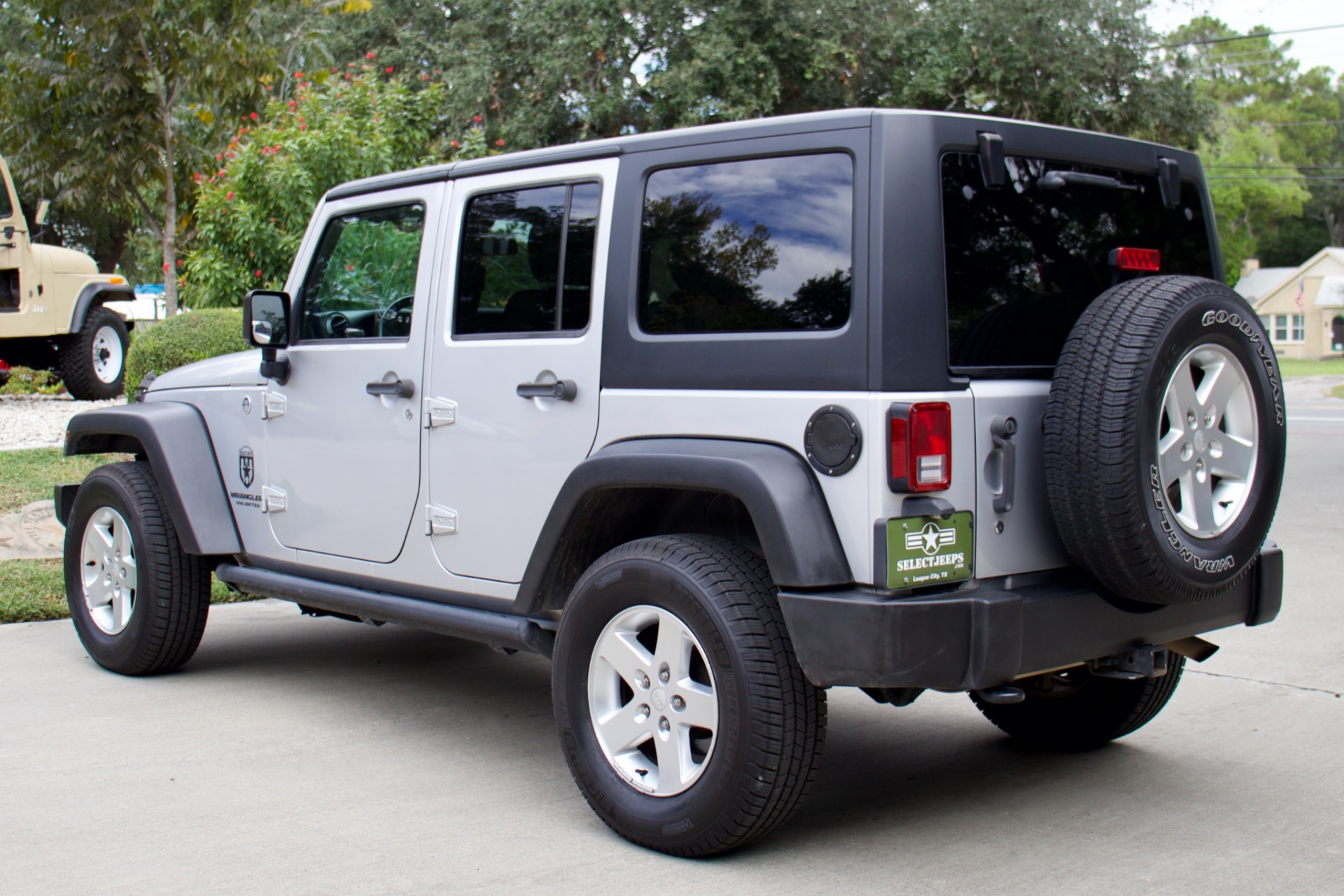 Used-2012-Jeep-Wrangler-Unlimited-Sport