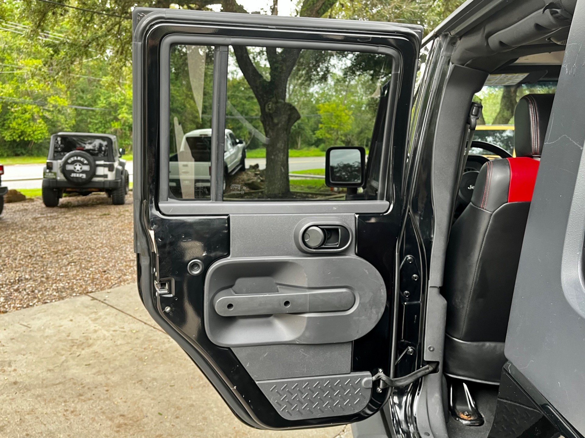 Used-2007-Jeep-Wrangler-Unlimited-Sahara