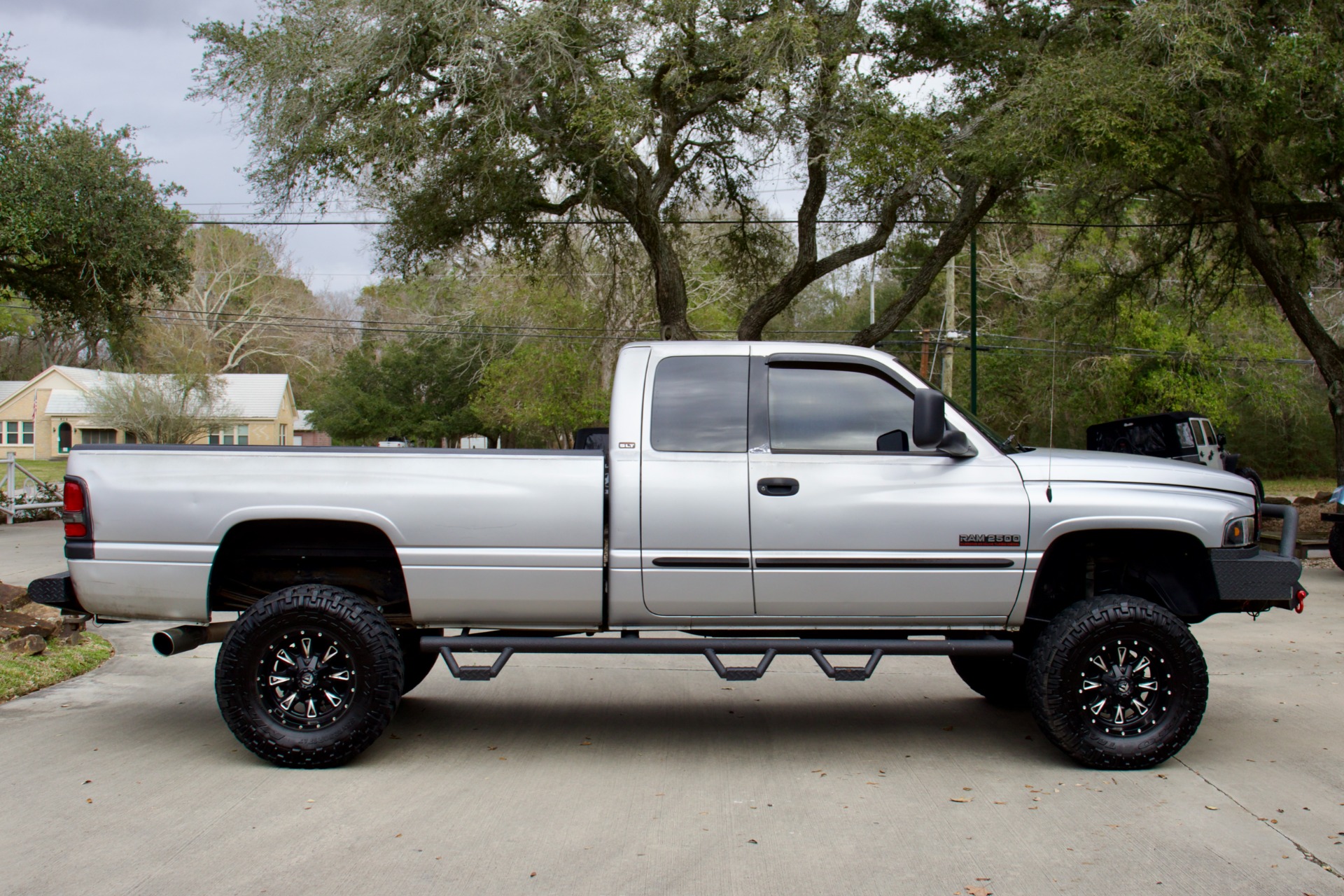 Used-2002-Dodge-Ram-2500-SLT