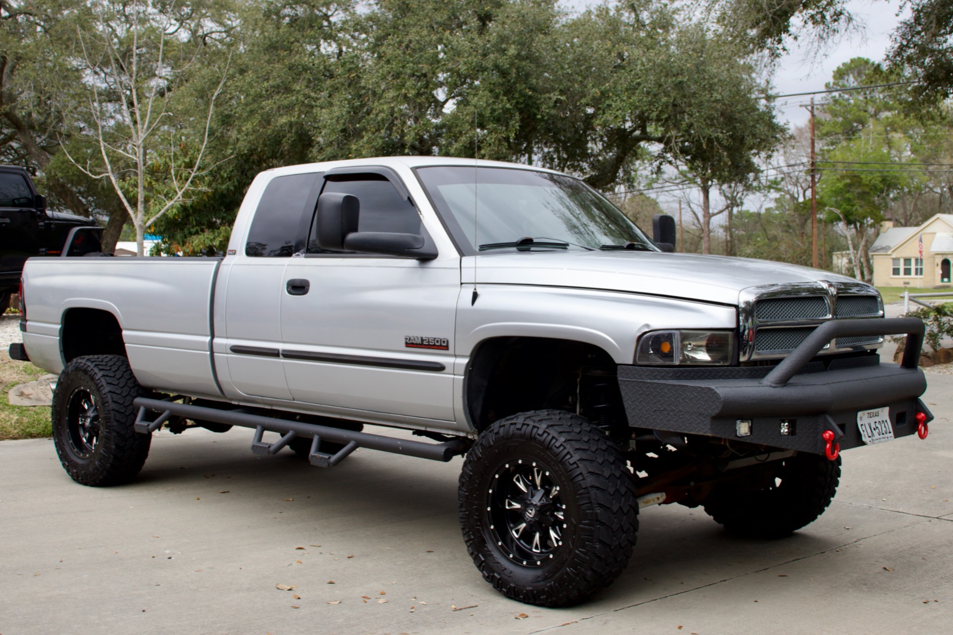 Used-2002-Dodge-Ram-2500-SLT