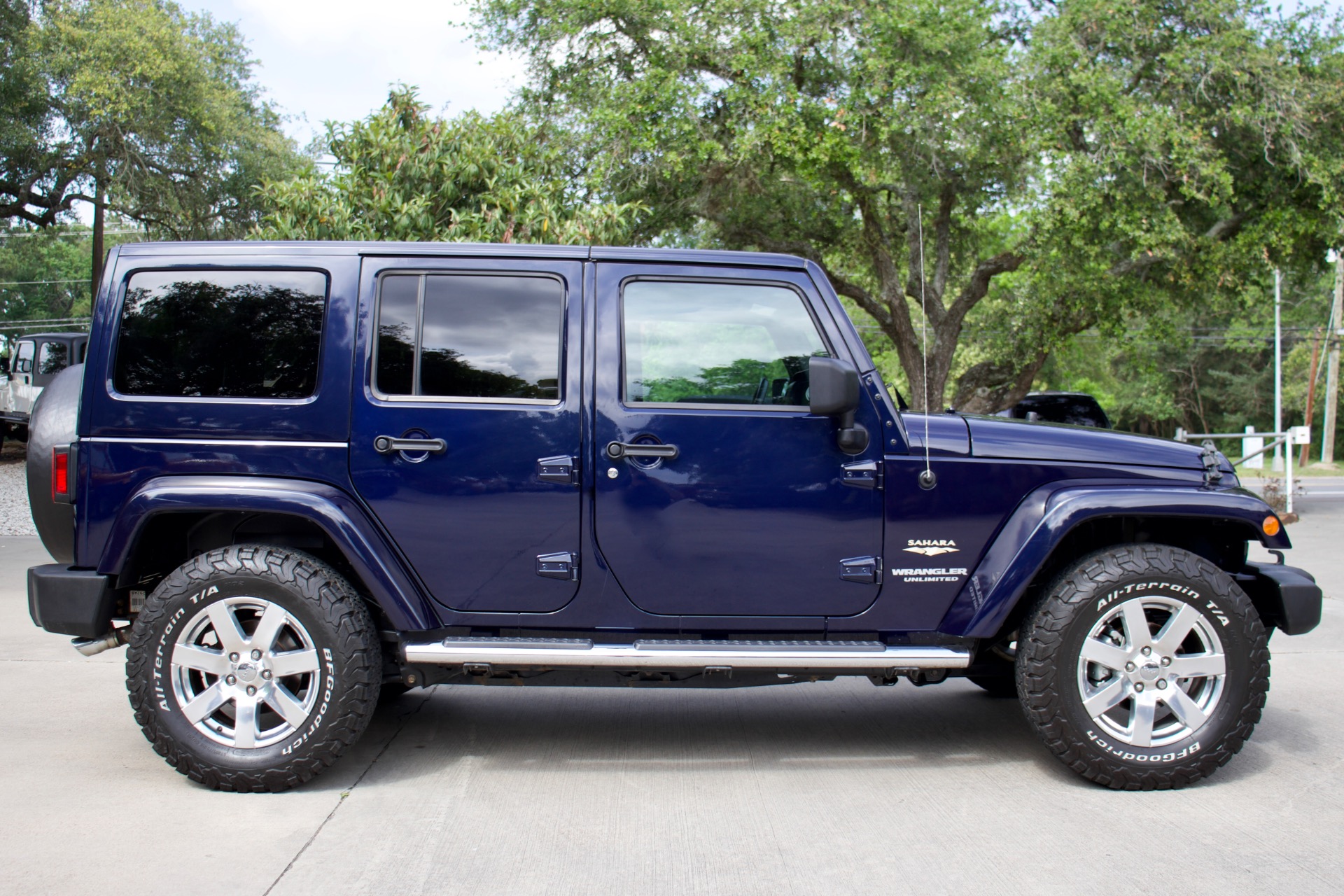 Used-2013-Jeep-Wrangler-Unlimited-Sahara