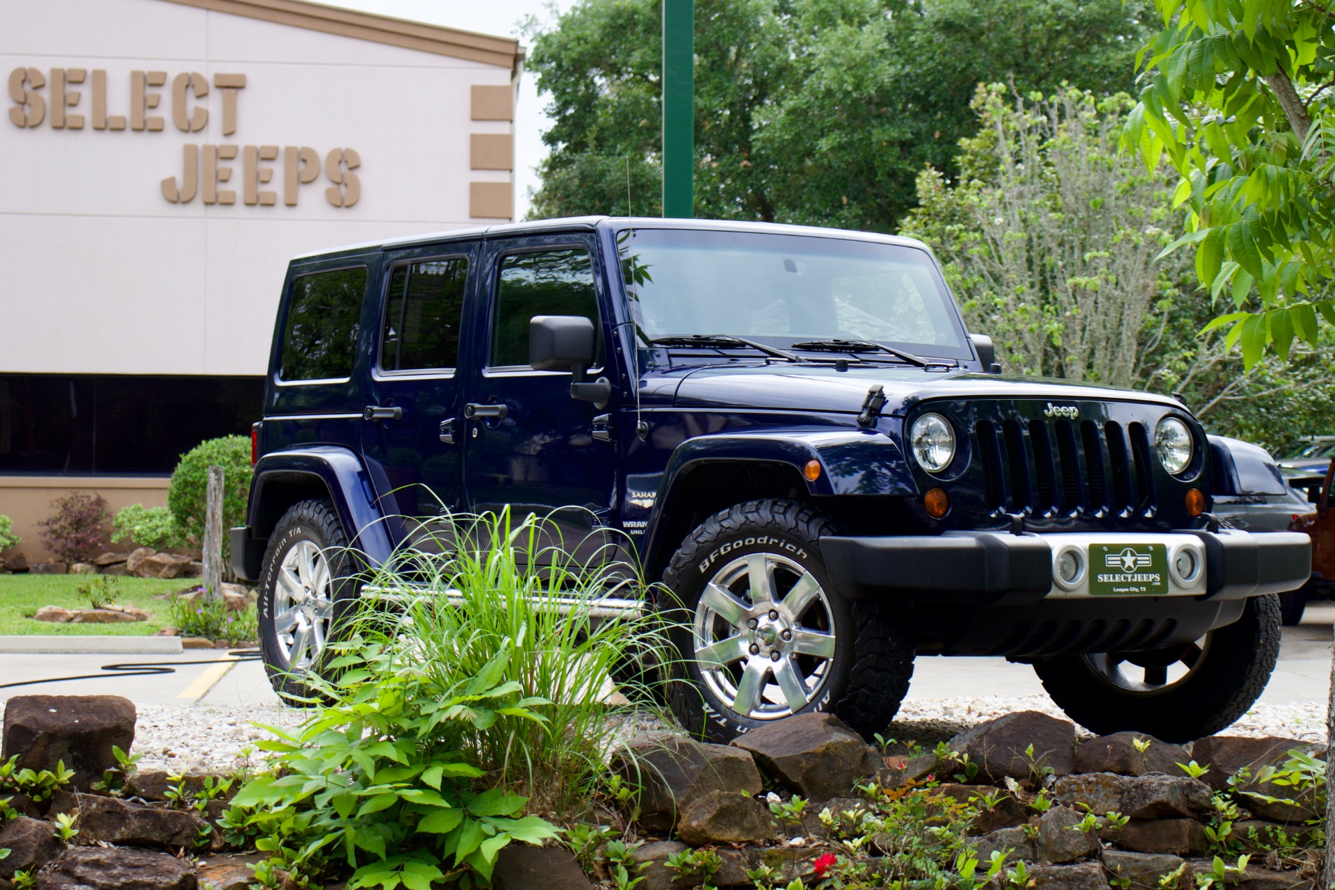 Used-2013-Jeep-Wrangler-Unlimited-Sahara