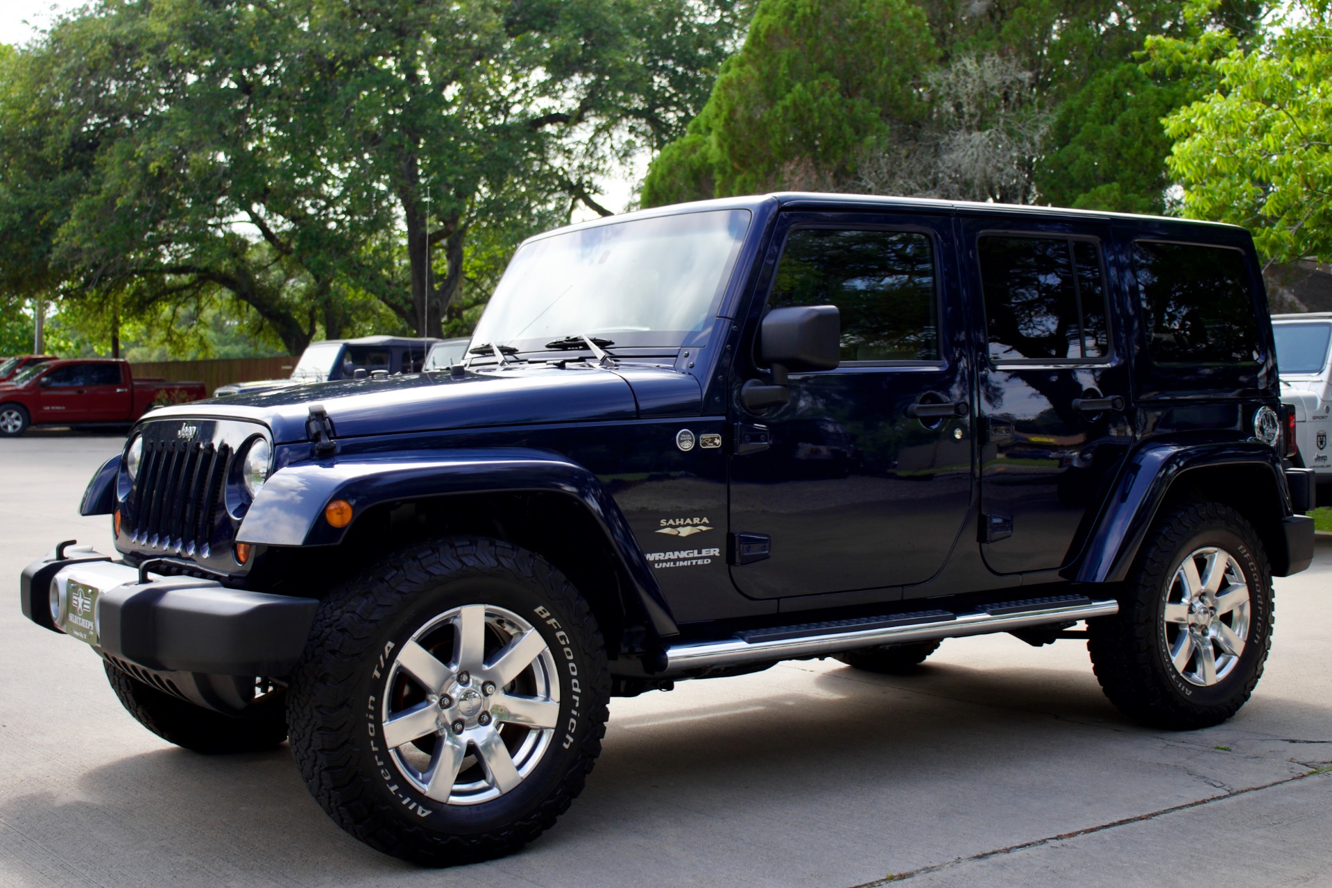 Used-2013-Jeep-Wrangler-Unlimited-Sahara