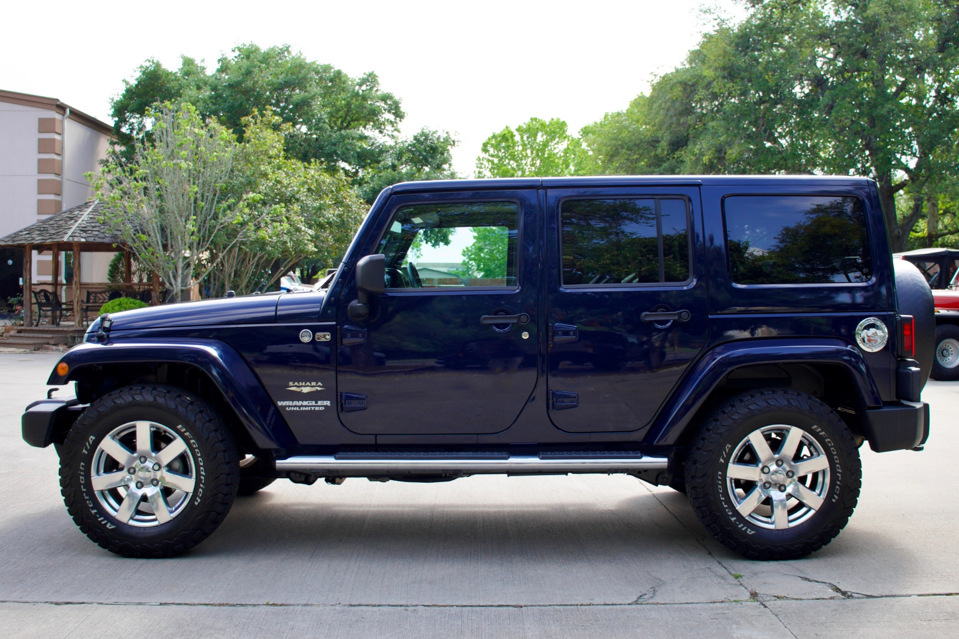 Used-2013-Jeep-Wrangler-Unlimited-Sahara