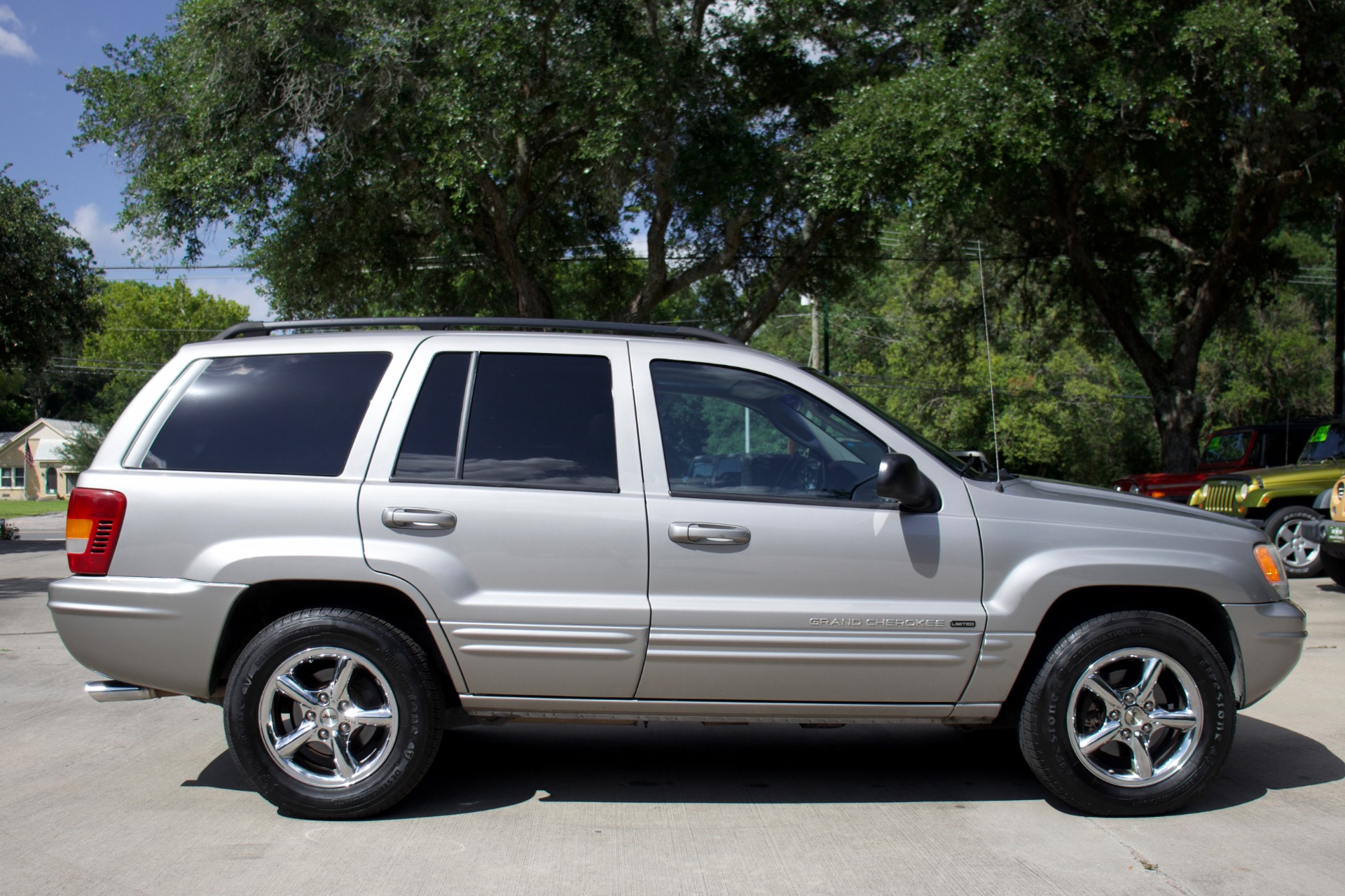 Used-2002-Jeep-Grand-Cherokee-Limited