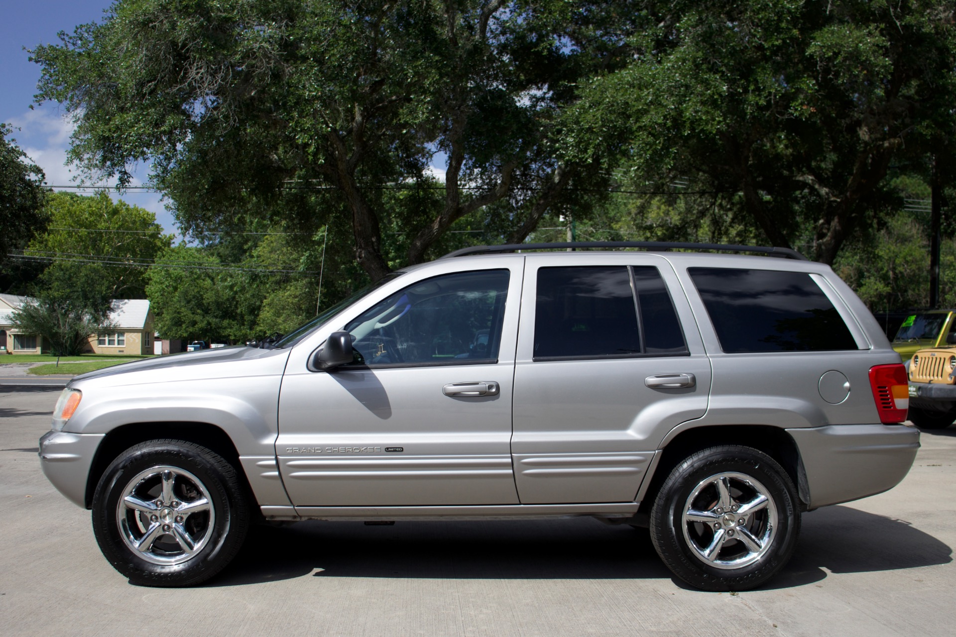 Used-2002-Jeep-Grand-Cherokee-Limited