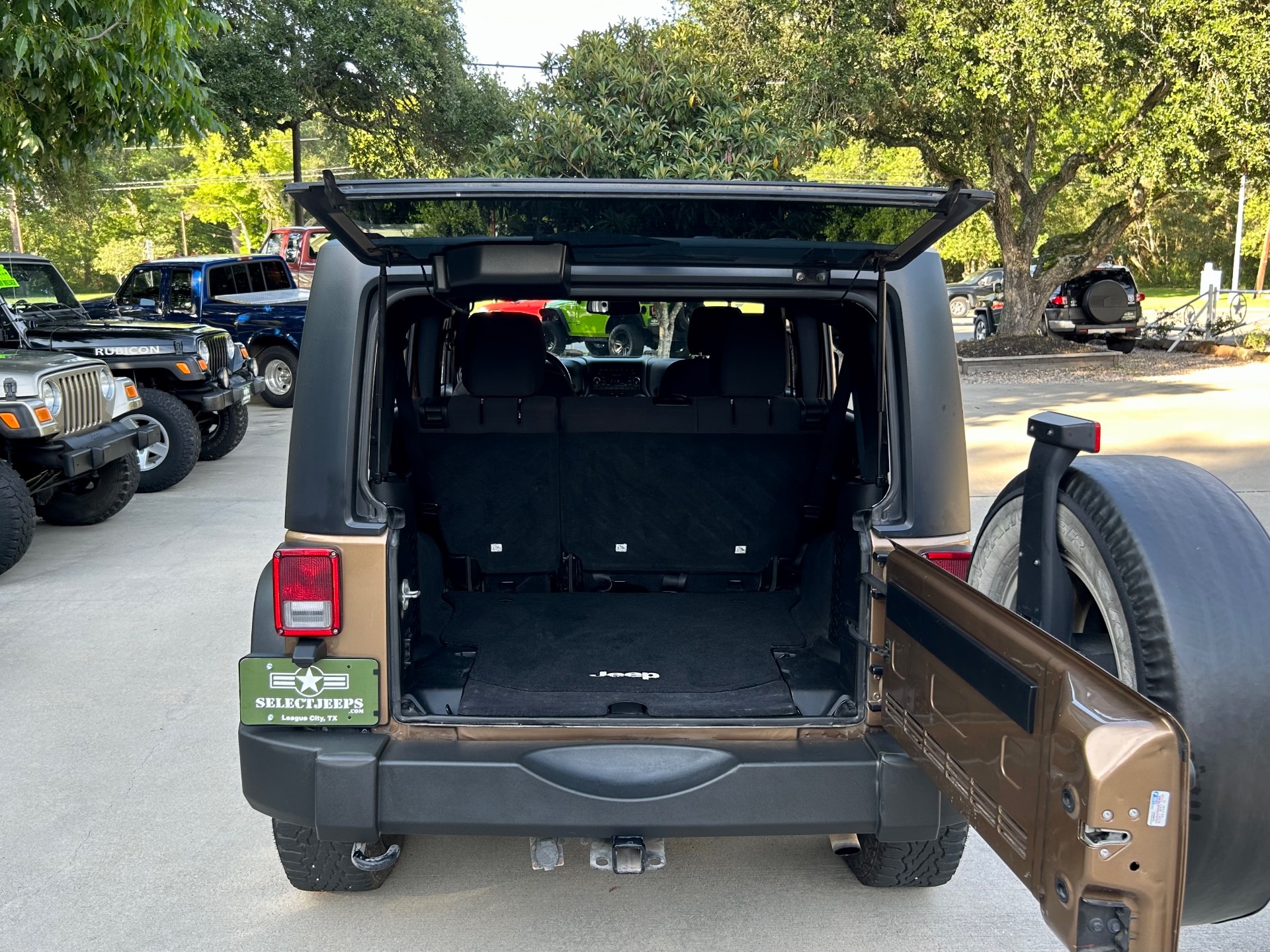 Used-2015-Jeep-Wrangler-Unlimited-Sport