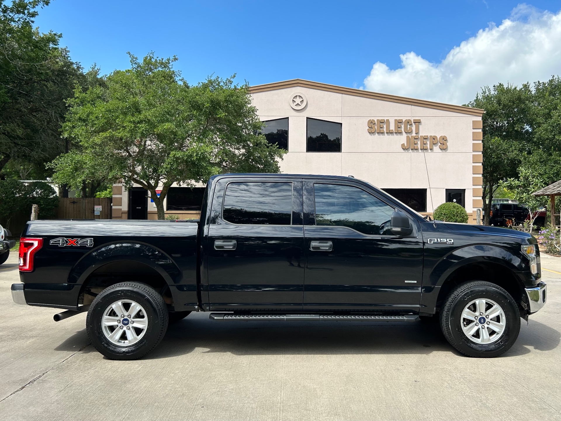 Used-2016-Ford-F-150-XLT