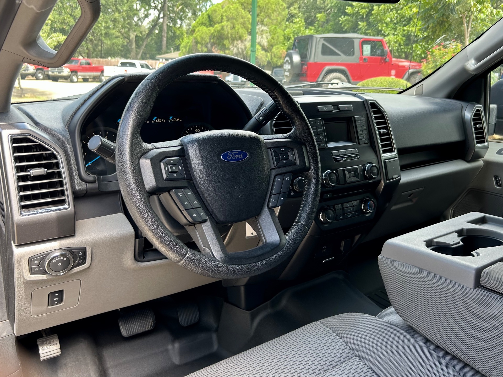 Used-2016-Ford-F-150-XLT