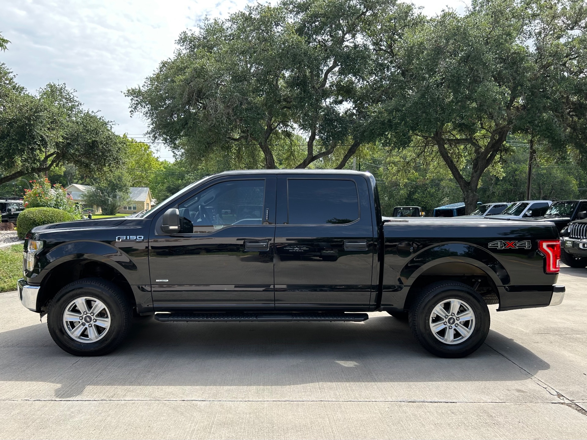 Used-2016-Ford-F-150-XLT