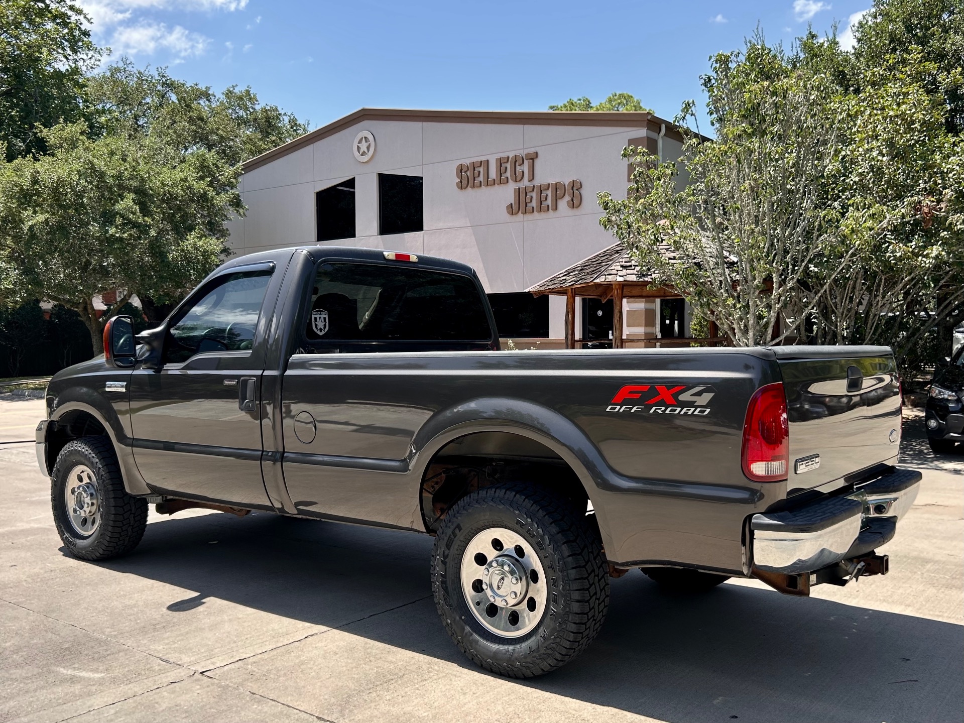 Used-2005-Ford-F-250-Super-Duty-XLT