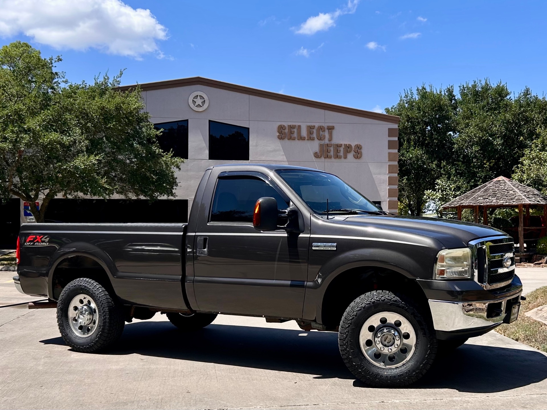 Used-2005-Ford-F-250-Super-Duty-XLT