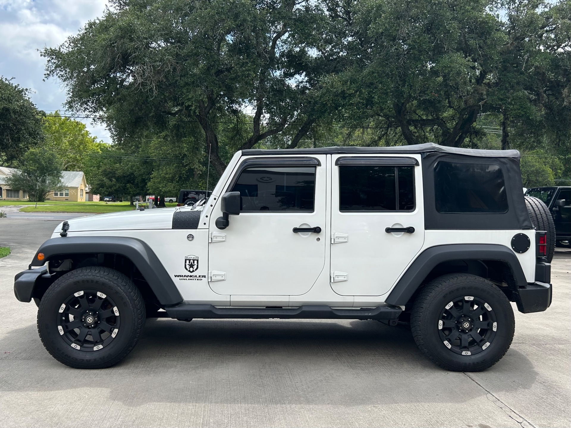 Used-2009-Jeep-Wrangler-Unlimited-X