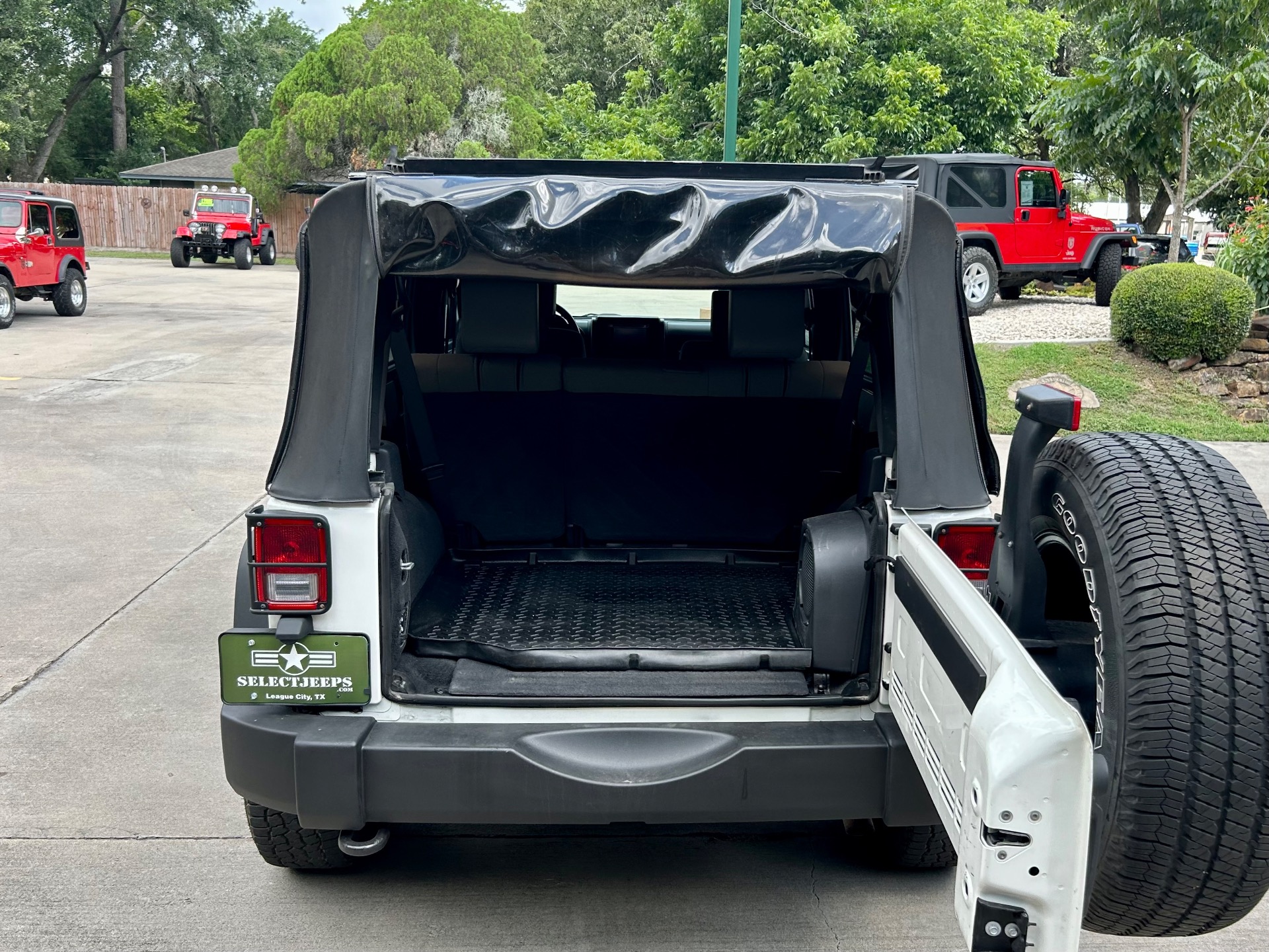 Used-2009-Jeep-Wrangler-Unlimited-X