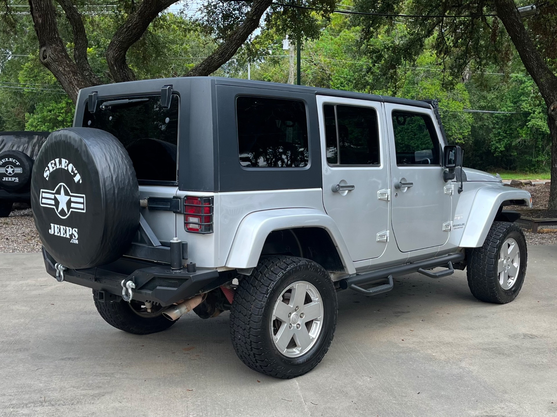 Used-2010-Jeep-Wrangler-Unlimited-Sahara