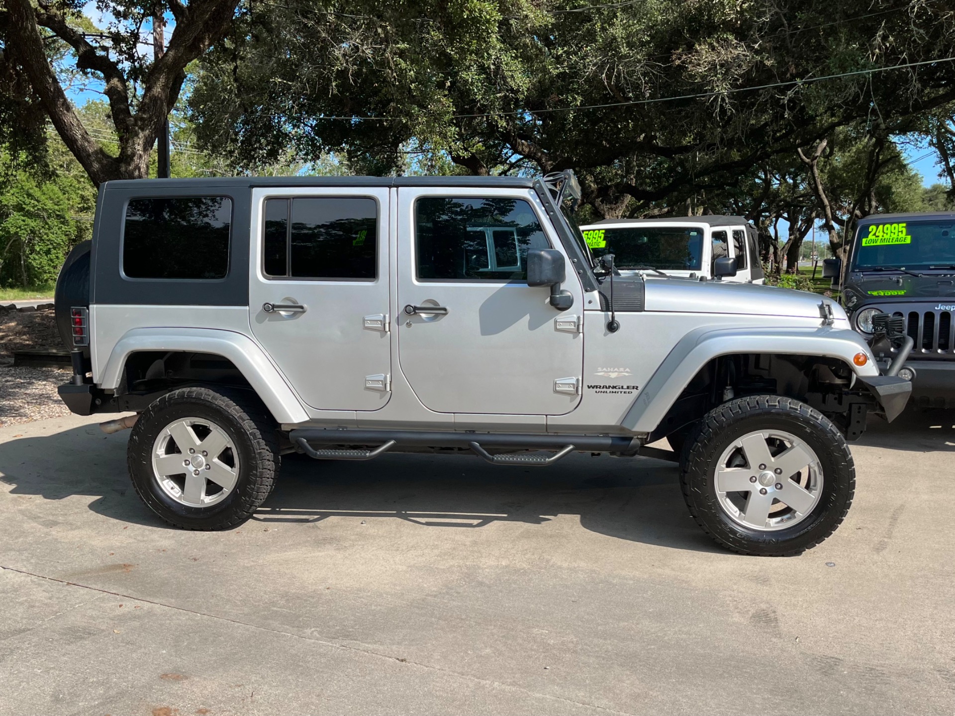 Used-2010-Jeep-Wrangler-Unlimited-Sahara