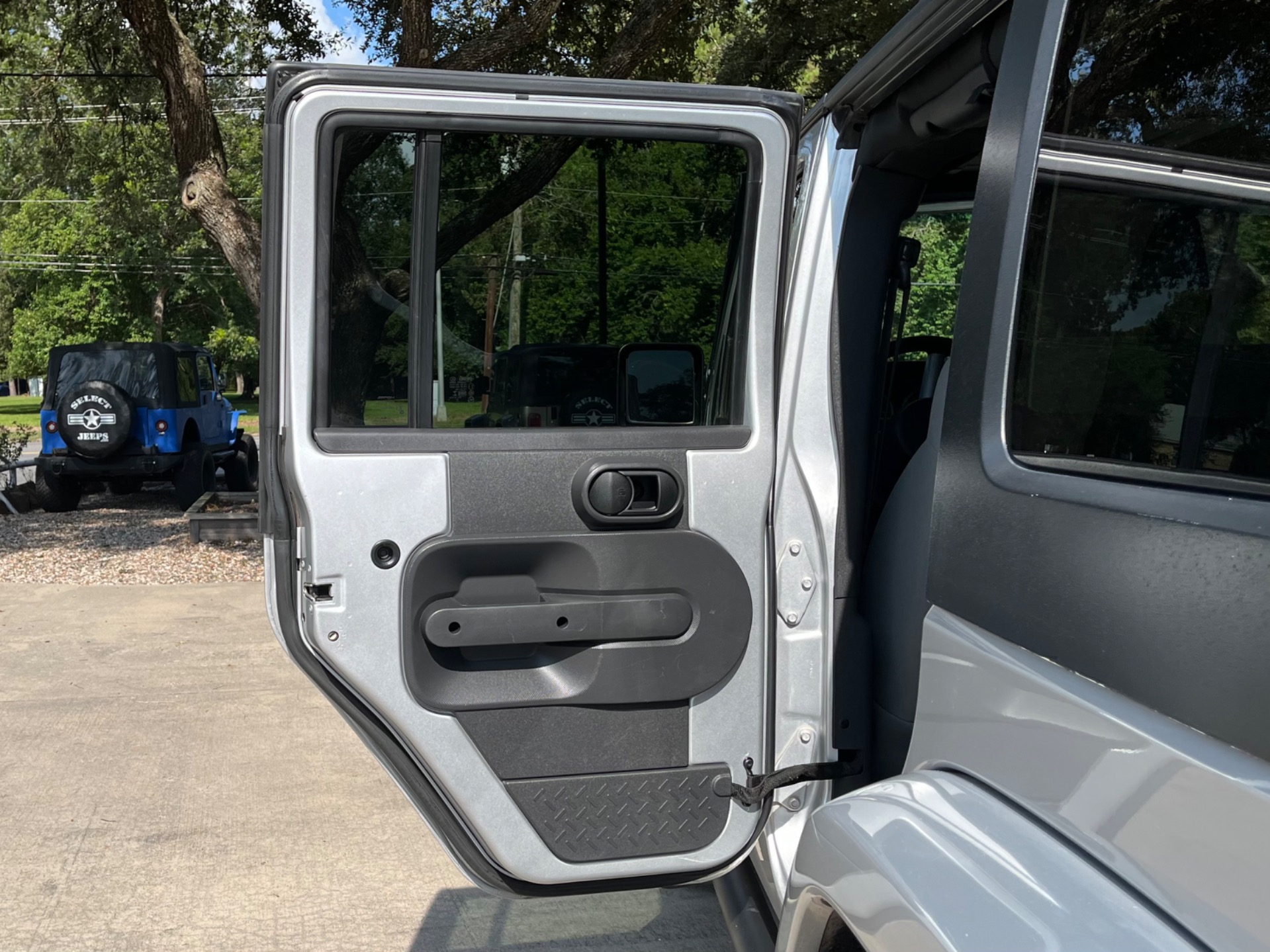 Used-2010-Jeep-Wrangler-Unlimited-Sahara