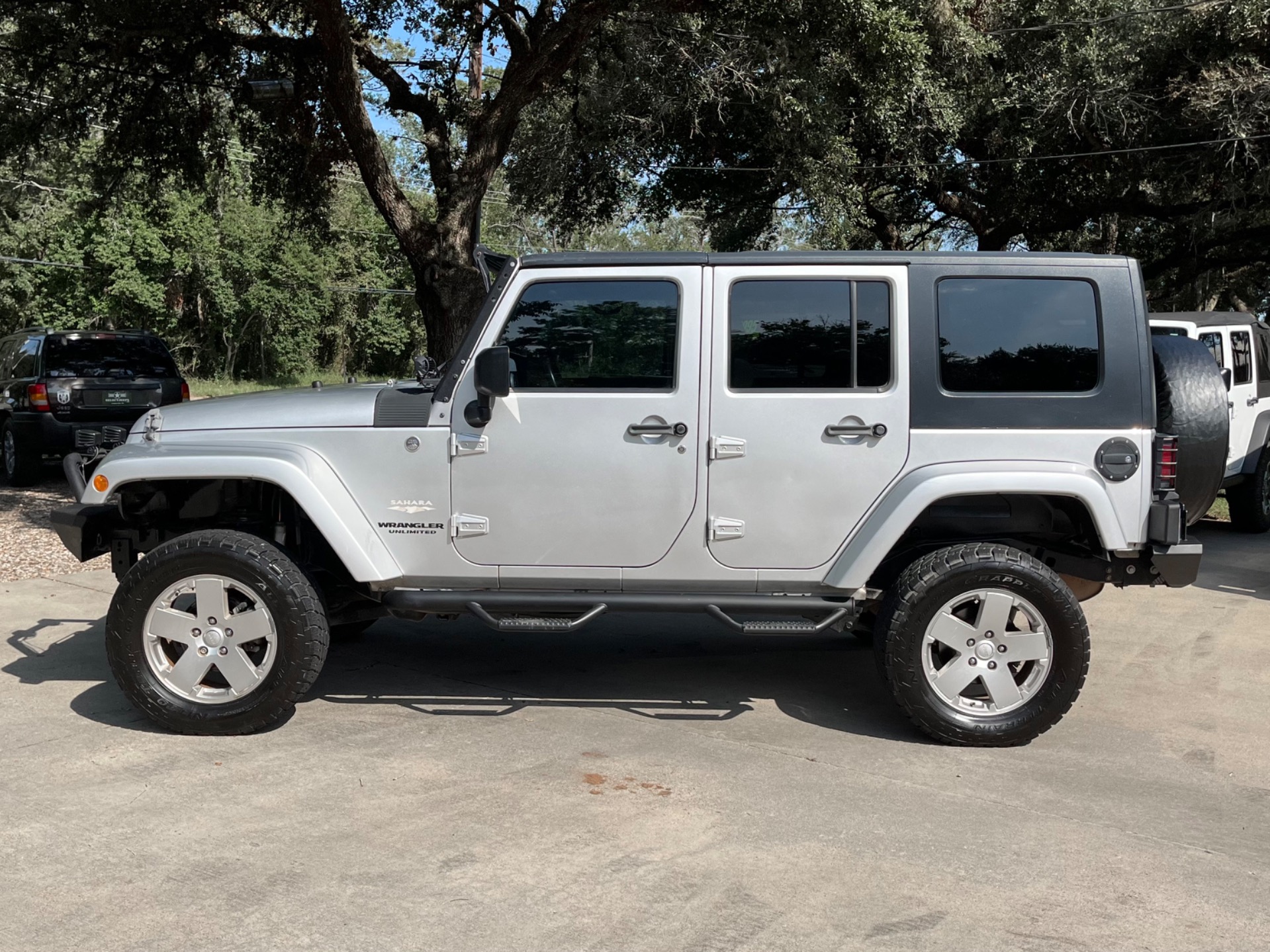 Used-2010-Jeep-Wrangler-Unlimited-Sahara