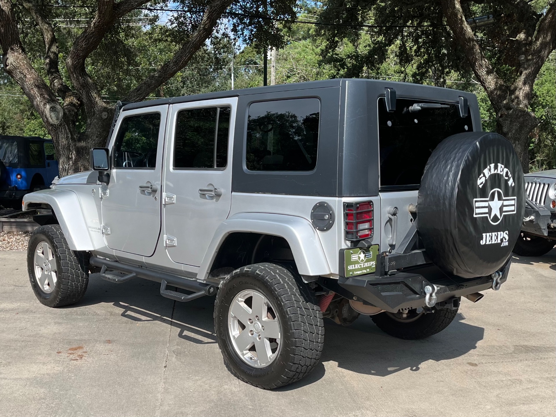 Used-2010-Jeep-Wrangler-Unlimited-Sahara