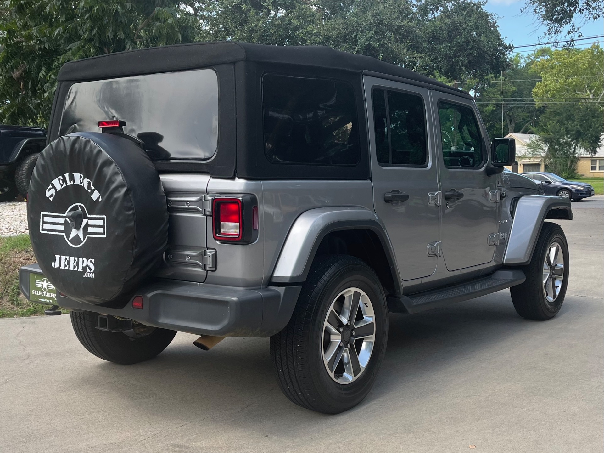 Used-2018-Jeep-Wrangler-Unlimited-Sahara