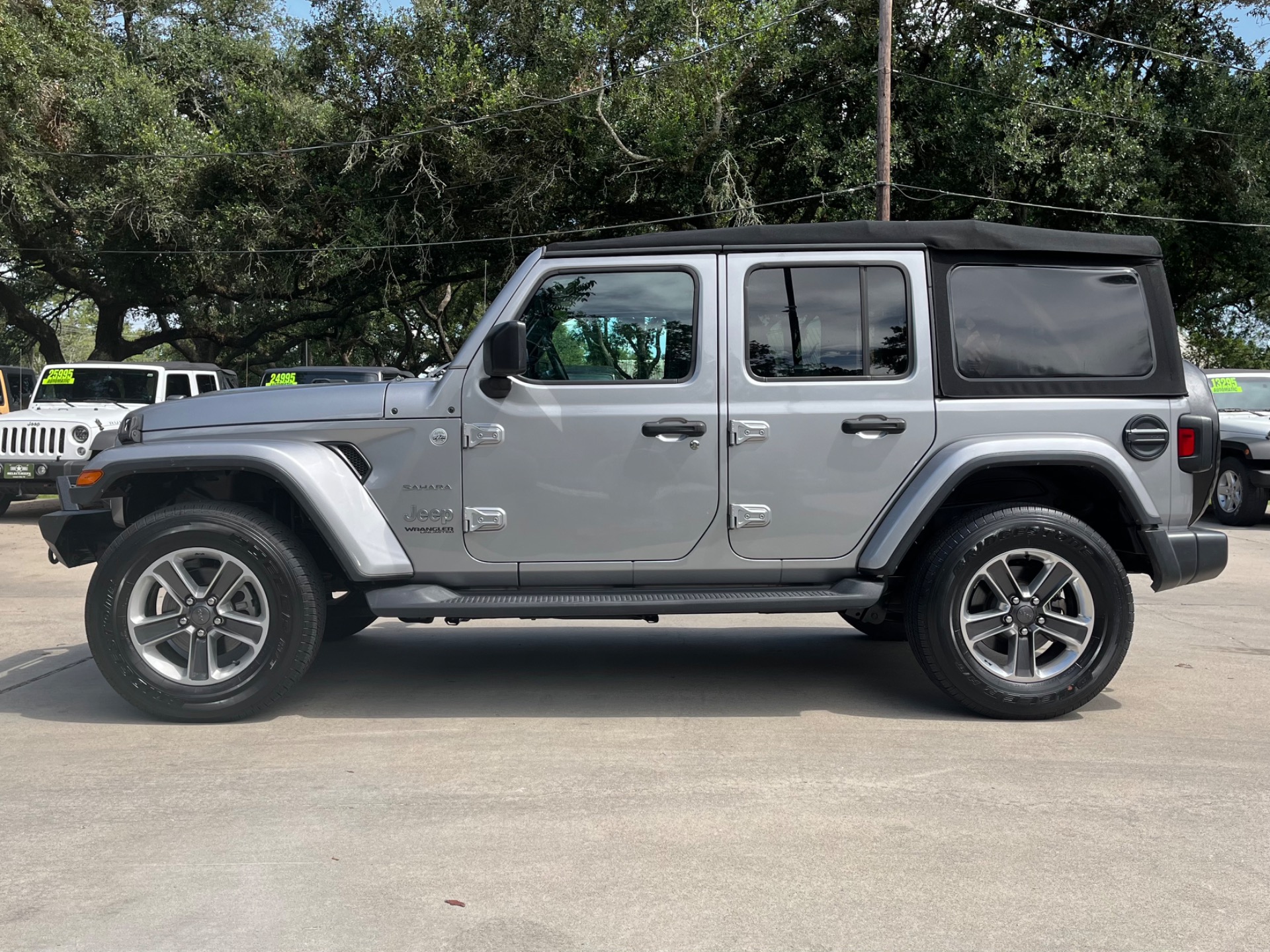 Used-2018-Jeep-Wrangler-Unlimited-Sahara