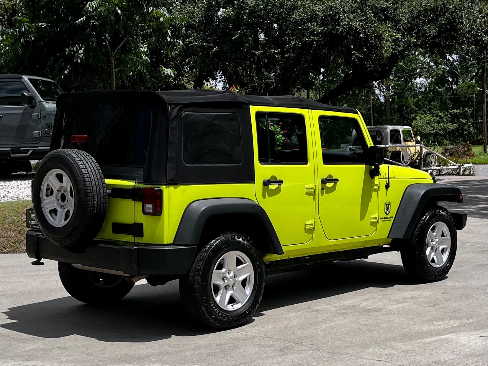 Used-2016-Jeep-Wrangler-Unlimited-Sport