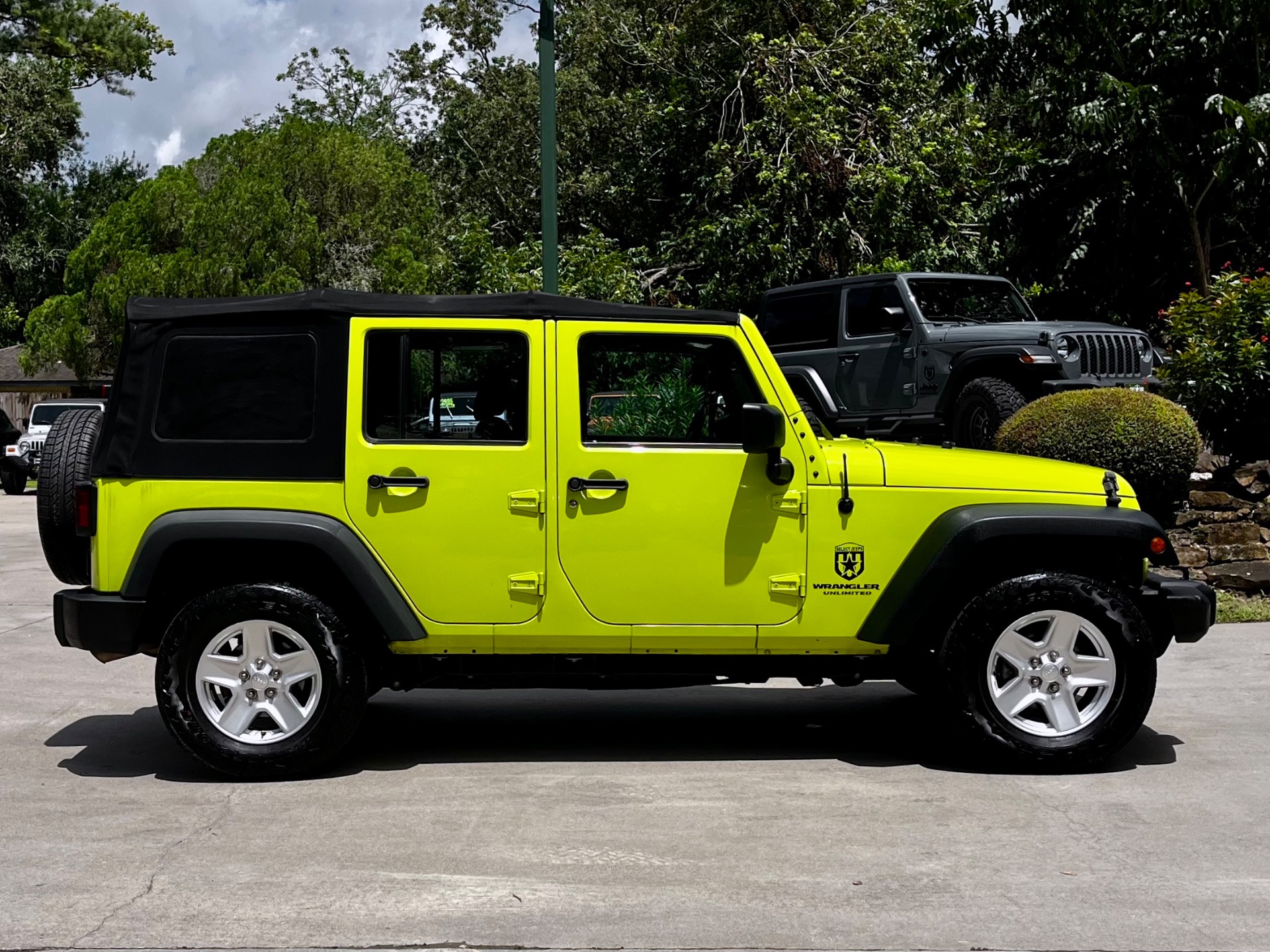 Used-2016-Jeep-Wrangler-Unlimited-Sport