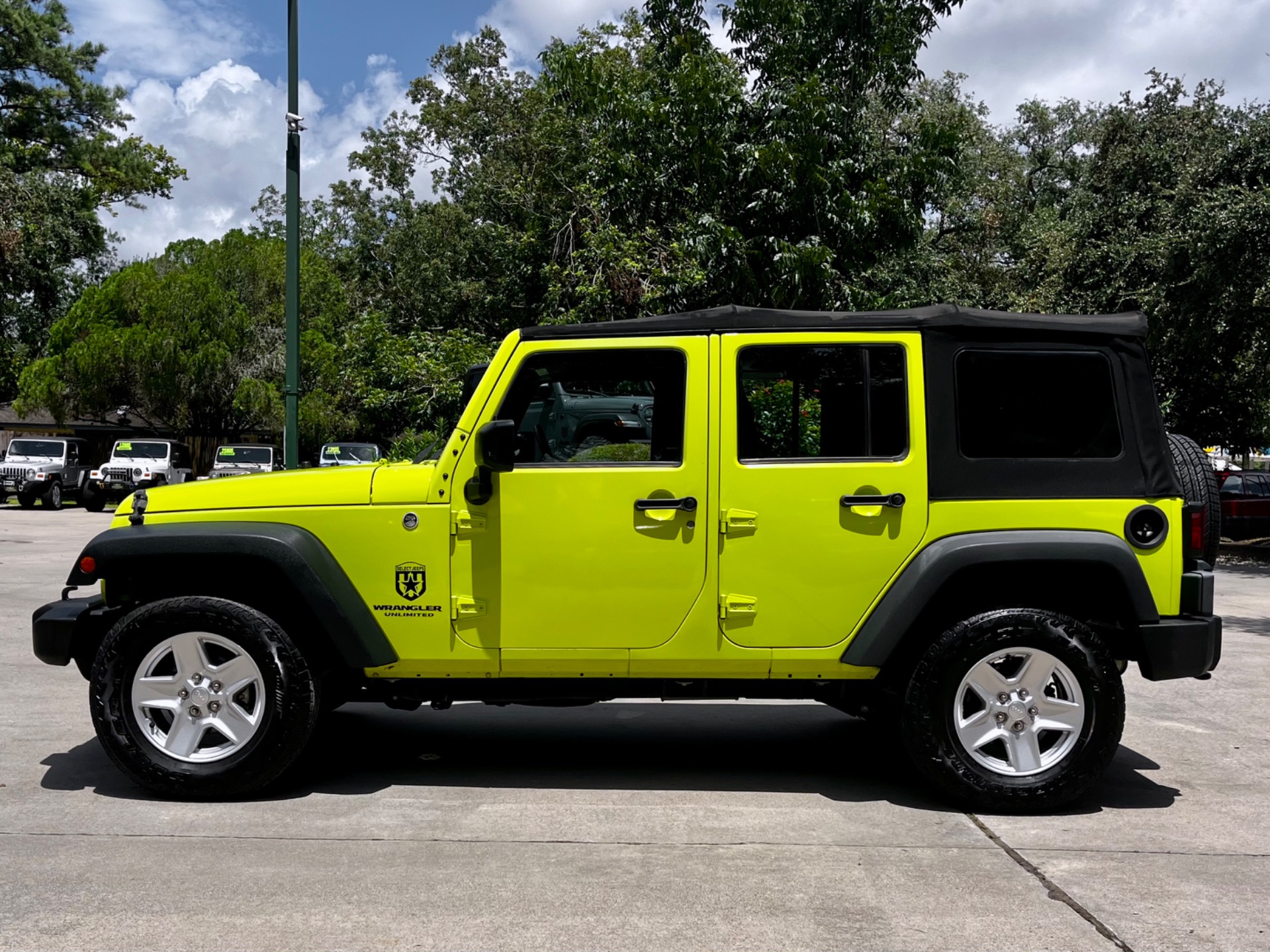 Used-2016-Jeep-Wrangler-Unlimited-Sport