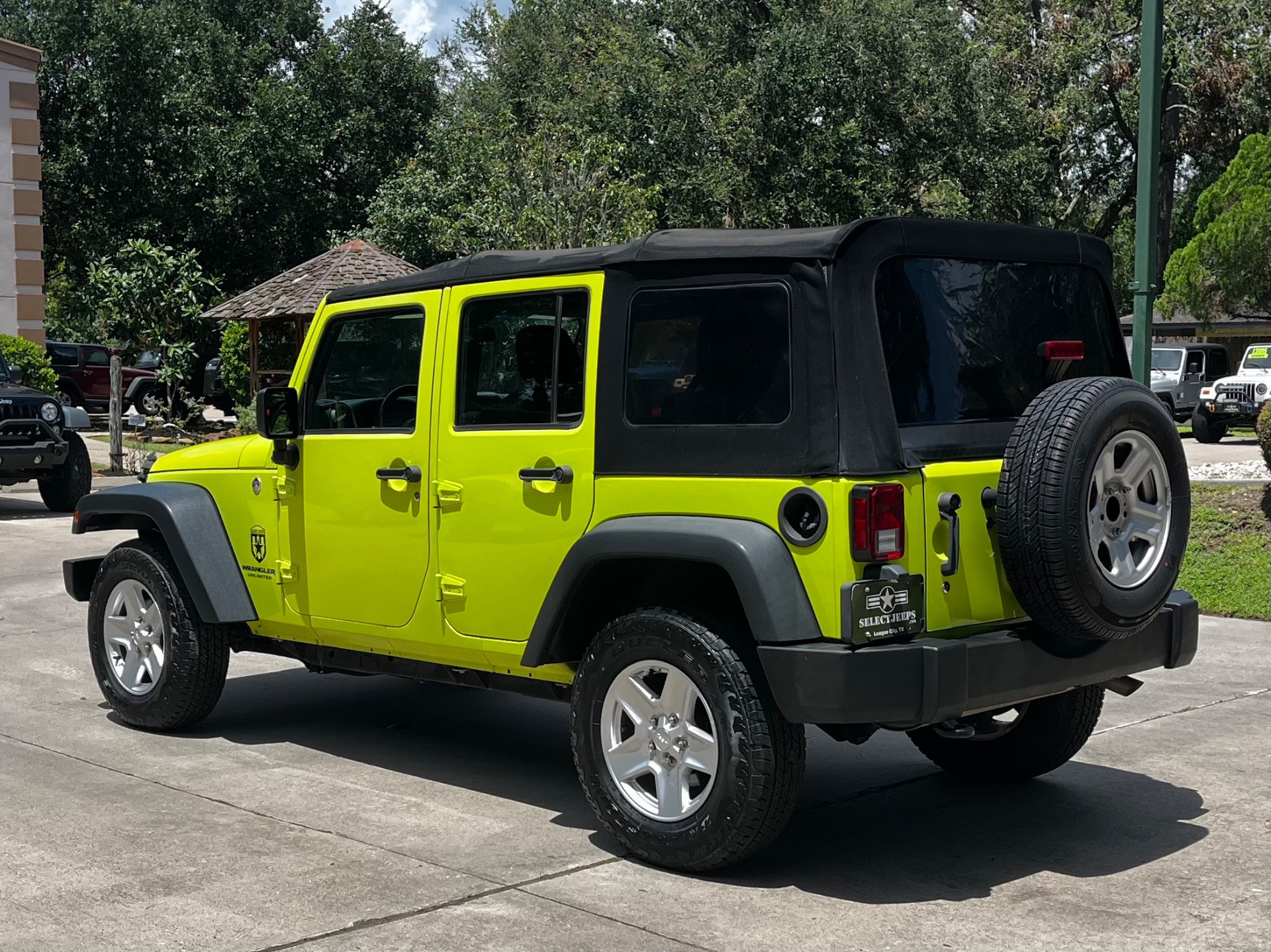 Used-2016-Jeep-Wrangler-Unlimited-Sport