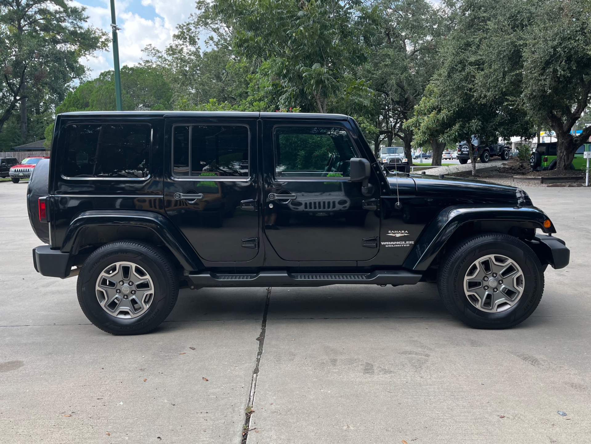 Used-2012-Jeep-Wrangler-Unlimited-Sahara