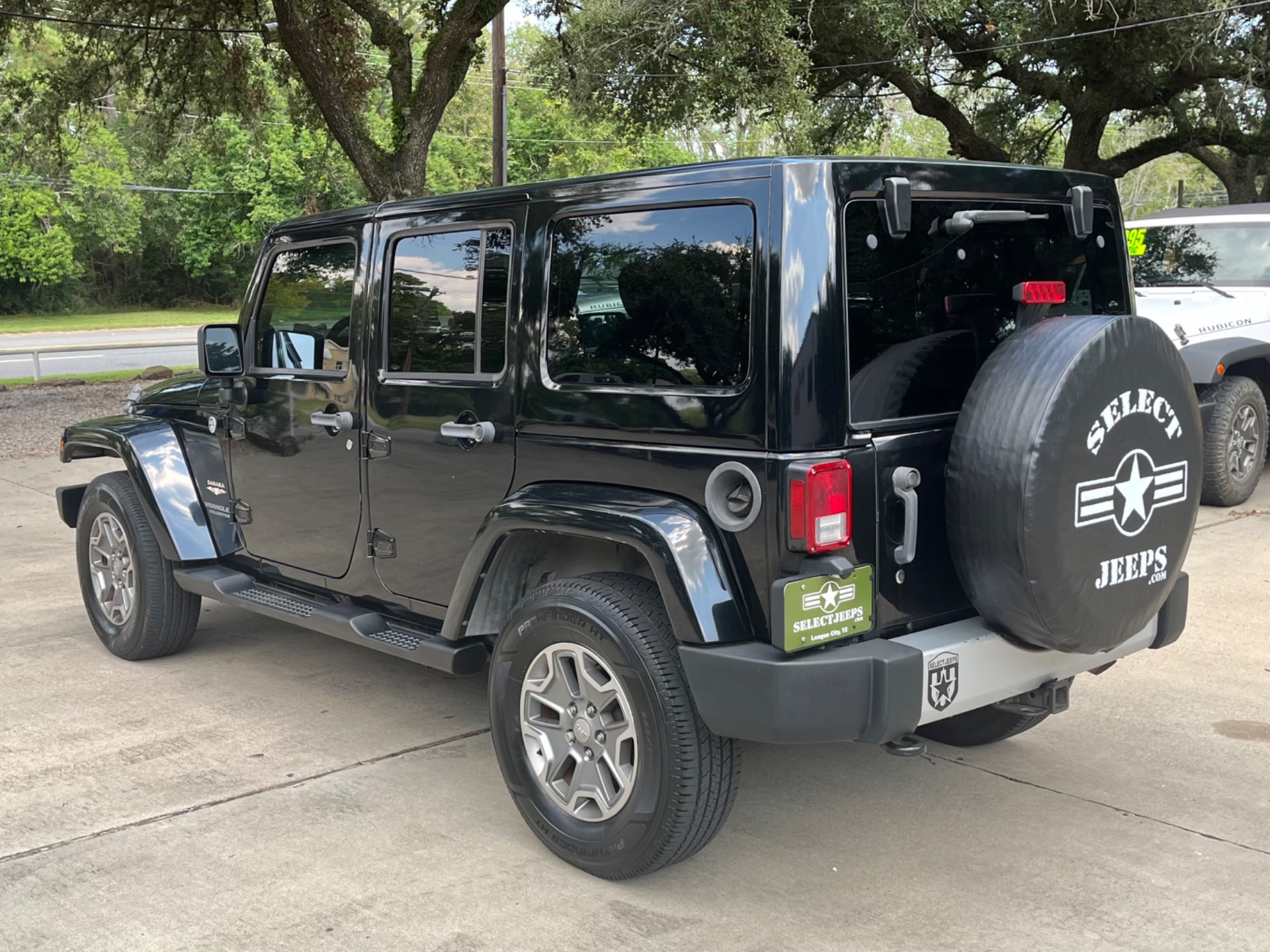 Used-2012-Jeep-Wrangler-Unlimited-Sahara