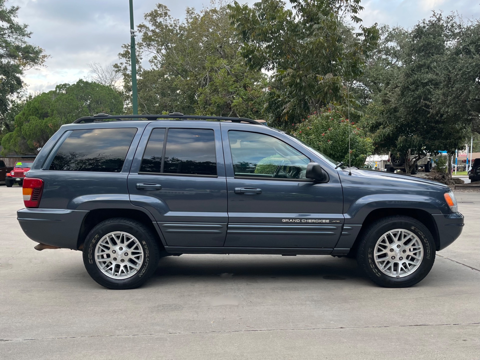 Used-2003-Jeep-Grand-Cherokee-Limited