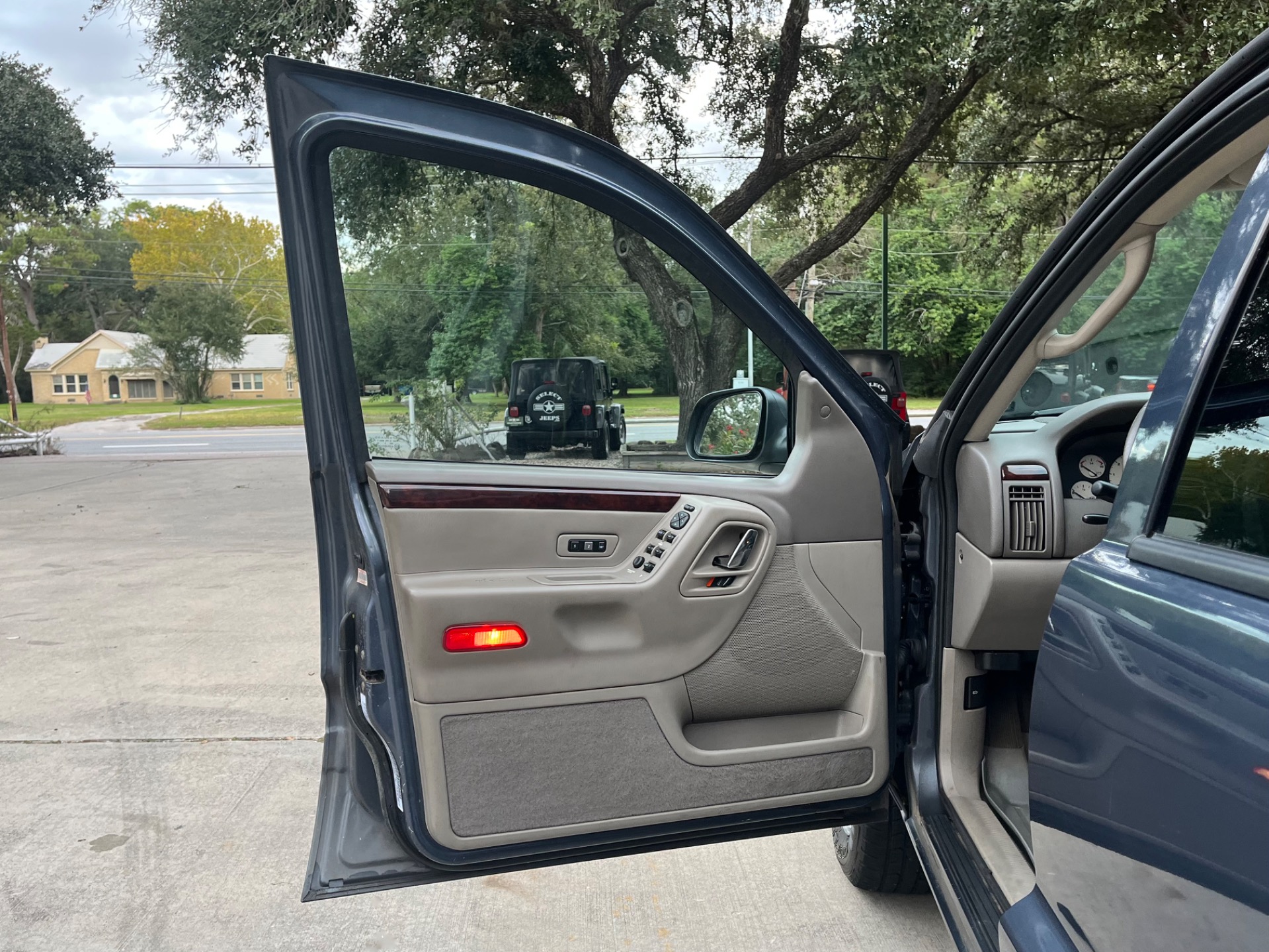 Used-2003-Jeep-Grand-Cherokee-Limited