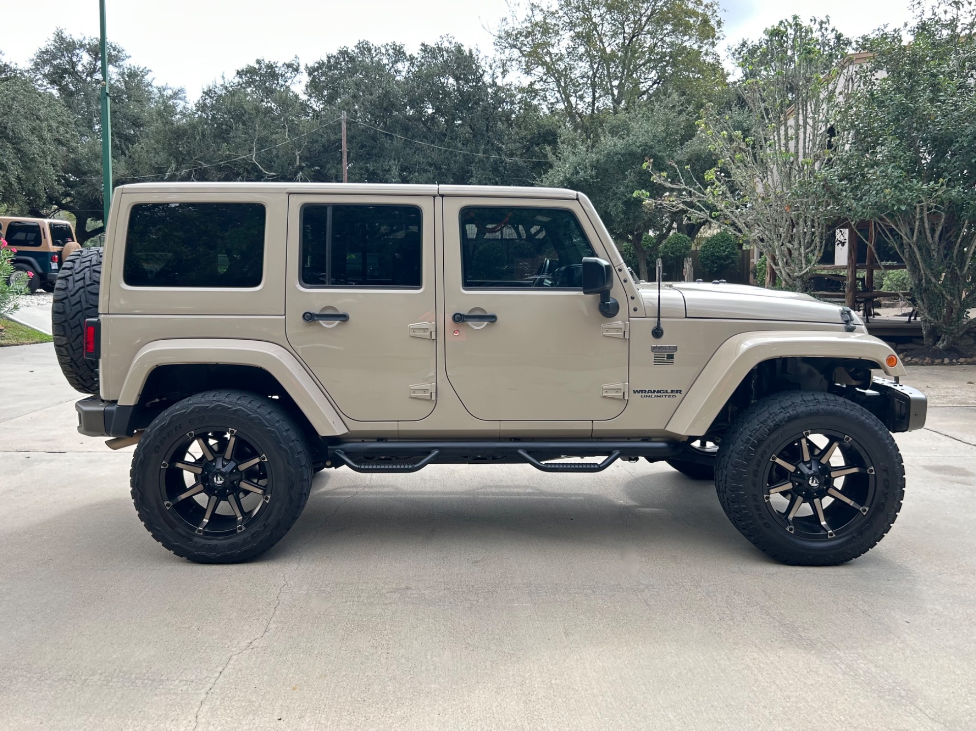 Used-2016-Jeep-Wrangler-Unlimited-Sahara-75th-Anniversary