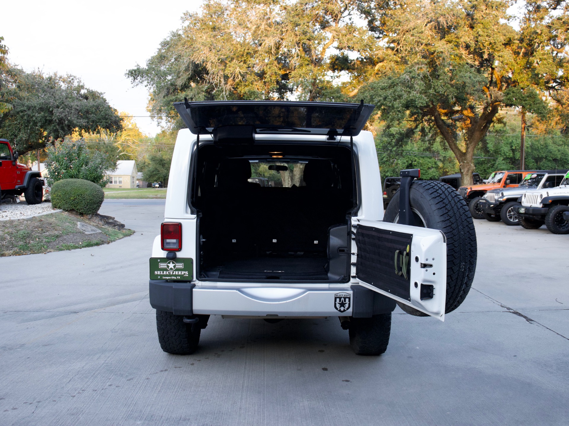 Used-2012-Jeep-Wrangler-Unlimited-Sahara