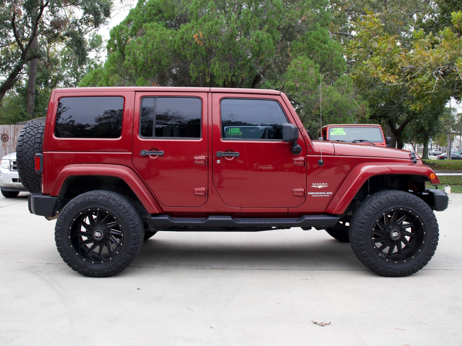 Used-2013-Jeep-Wrangler-Unlimited-Sahara