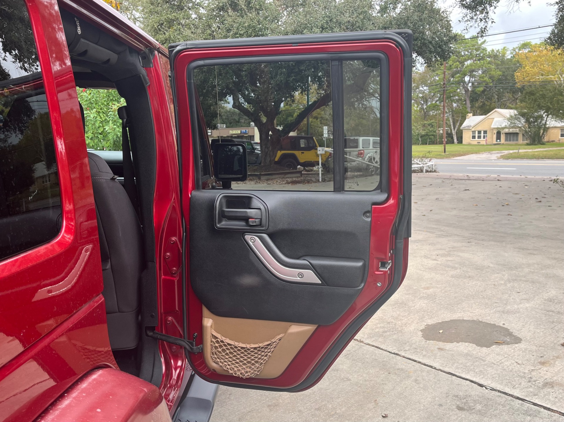 Used-2013-Jeep-Wrangler-Unlimited-Sahara