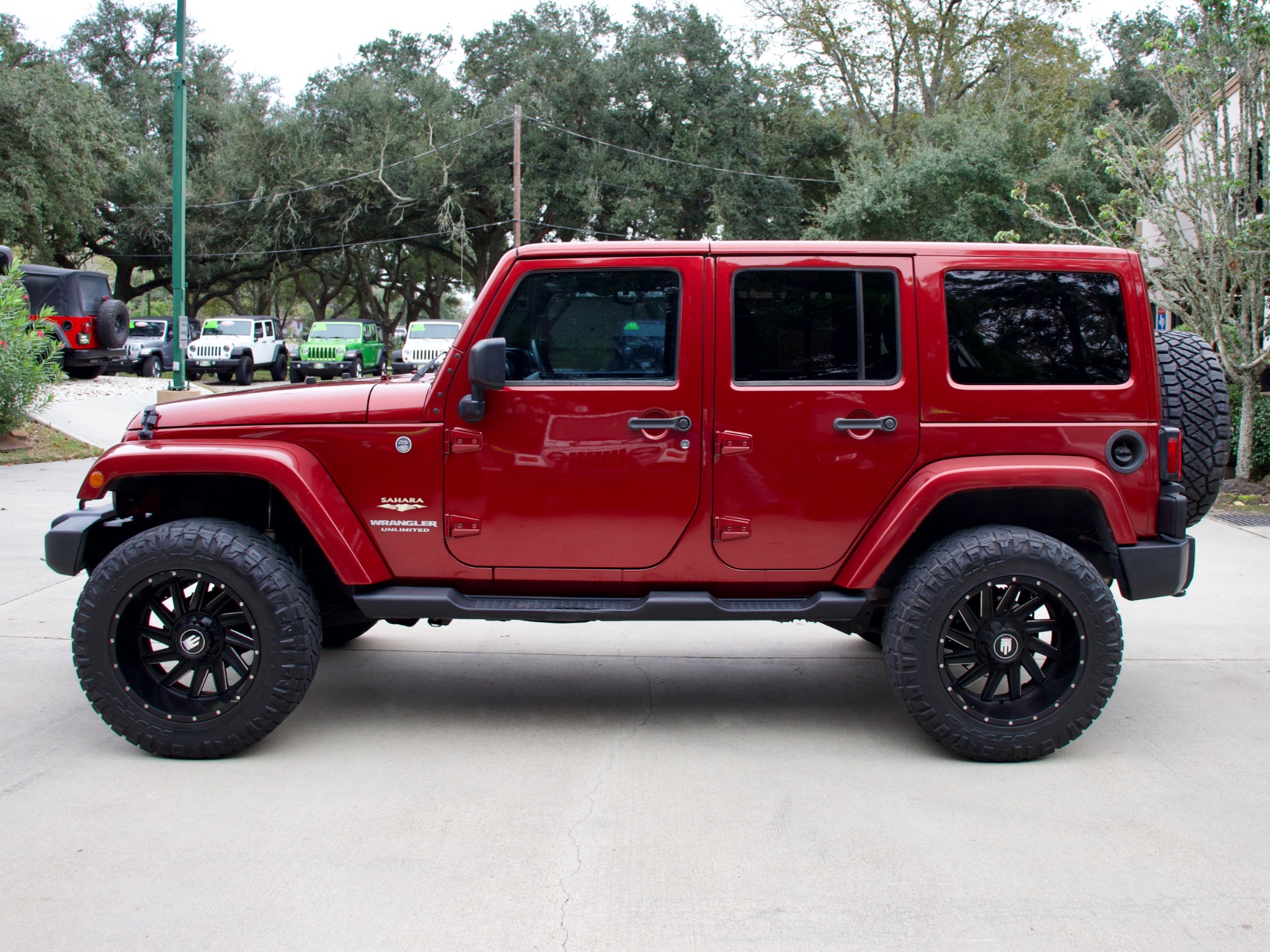 Used-2013-Jeep-Wrangler-Unlimited-Sahara