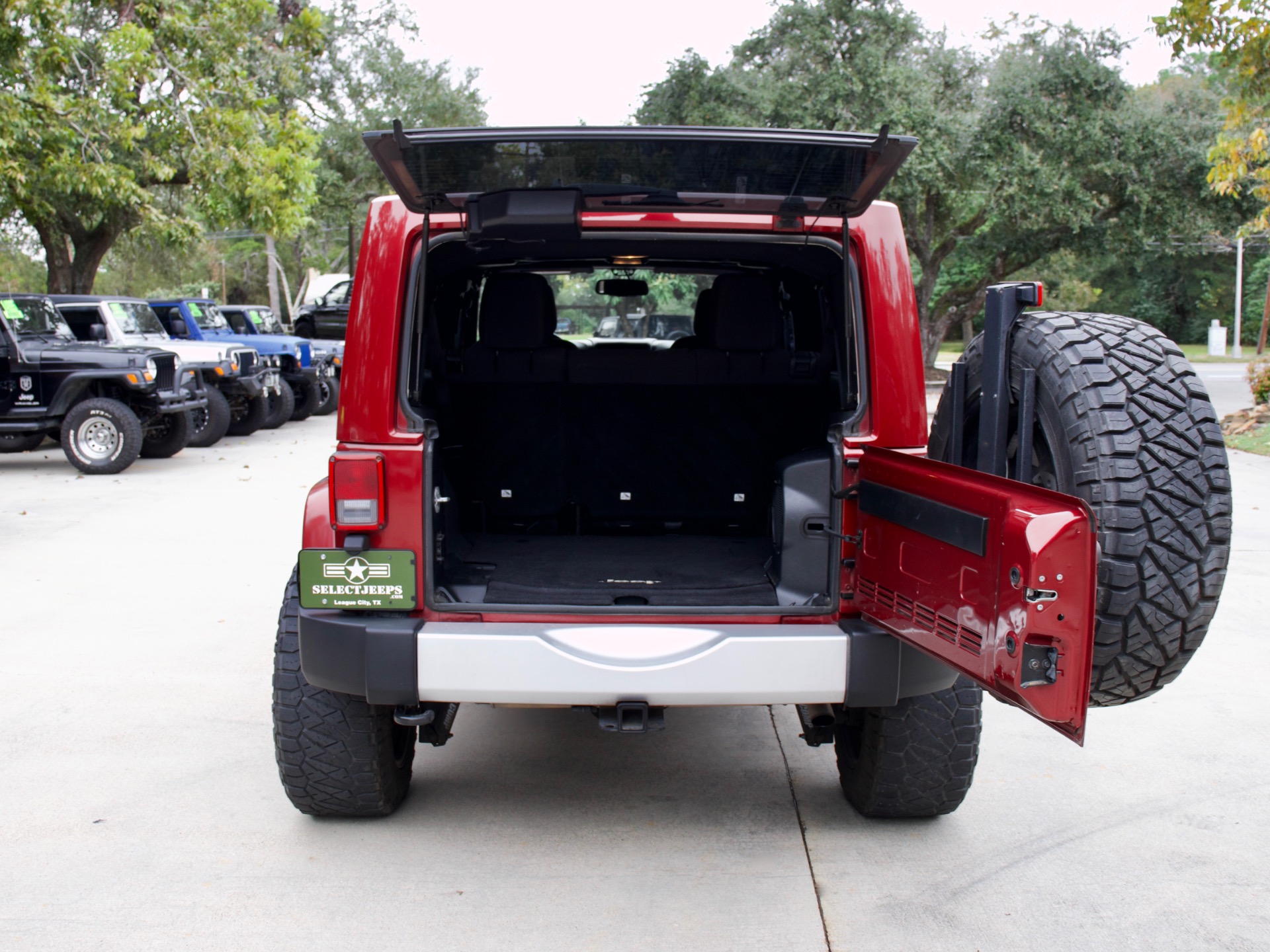 Used-2013-Jeep-Wrangler-Unlimited-Sahara